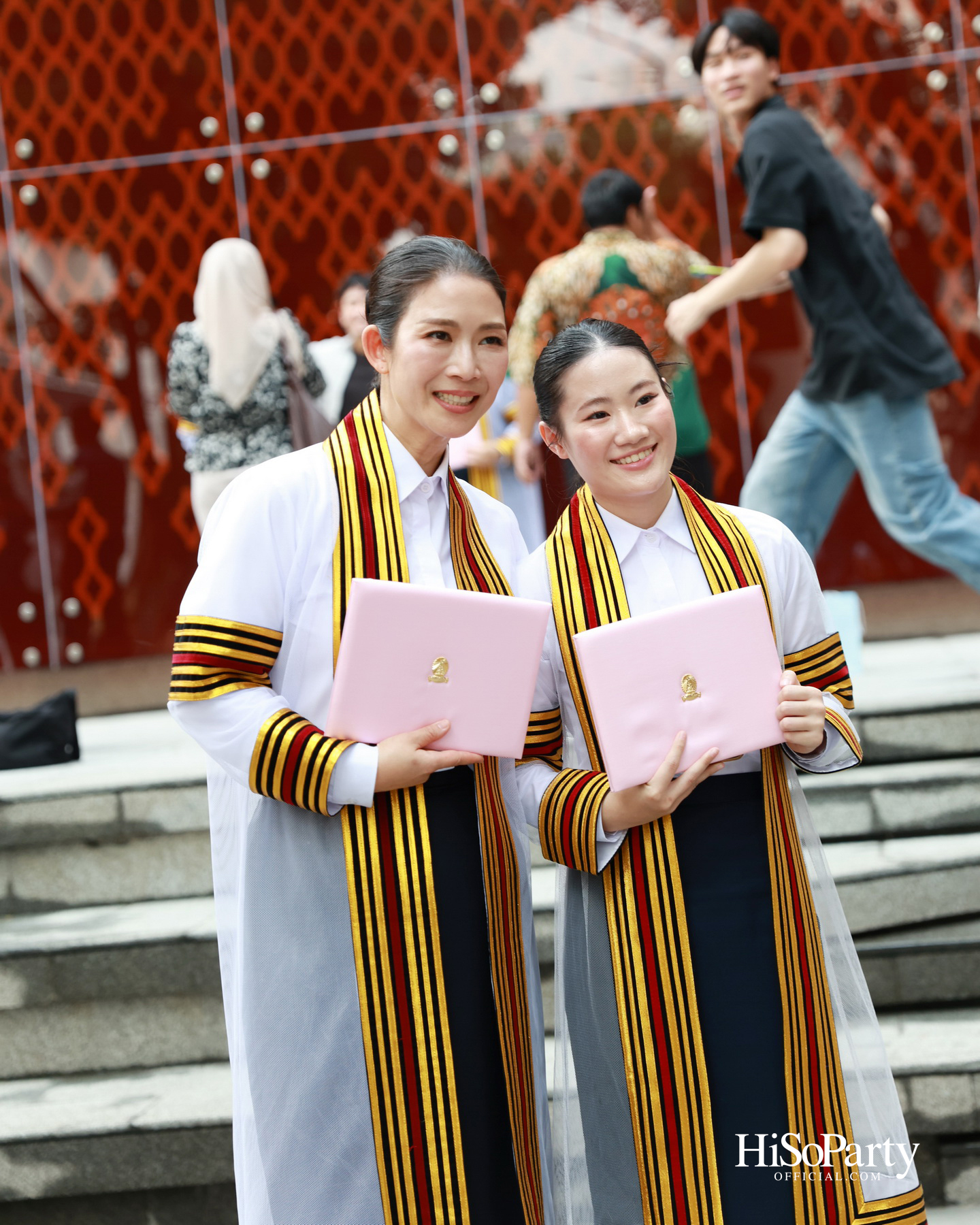 ขอแสดงความยินดีกับคุณเก๋-ดร.สุวรรณา ศิลปอาชา เนื่องในโอกาสสําเร็จการศึกษา ปริญญาโท จากคณะวิศวกรรมศาสตร์ จุฬาลงกรณ์มหาวิทยาลัย
