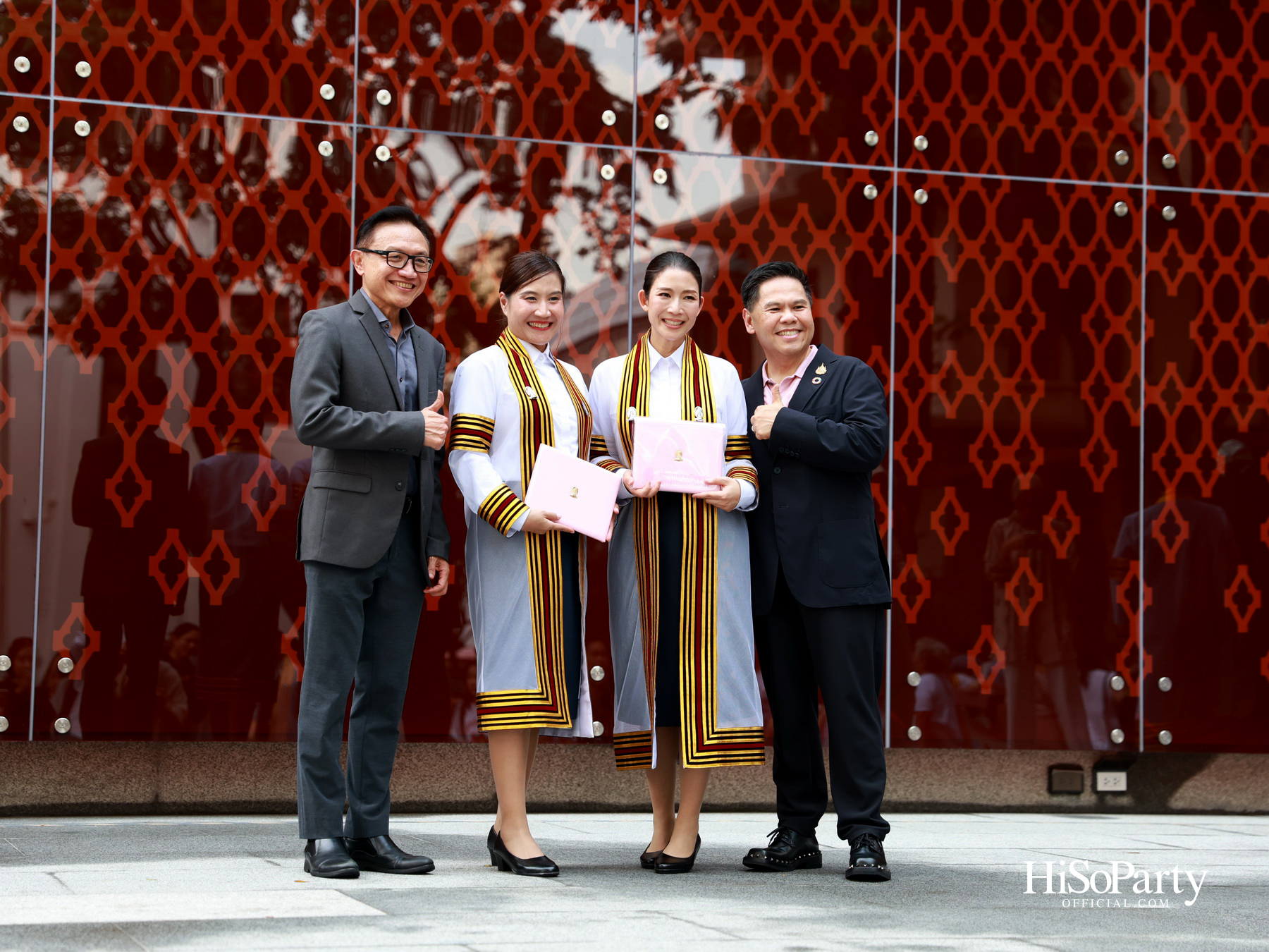 ขอแสดงความยินดีกับคุณเก๋-ดร.สุวรรณา ศิลปอาชา เนื่องในโอกาสสําเร็จการศึกษา ปริญญาโท จากคณะวิศวกรรมศาสตร์ จุฬาลงกรณ์มหาวิทยาลัย