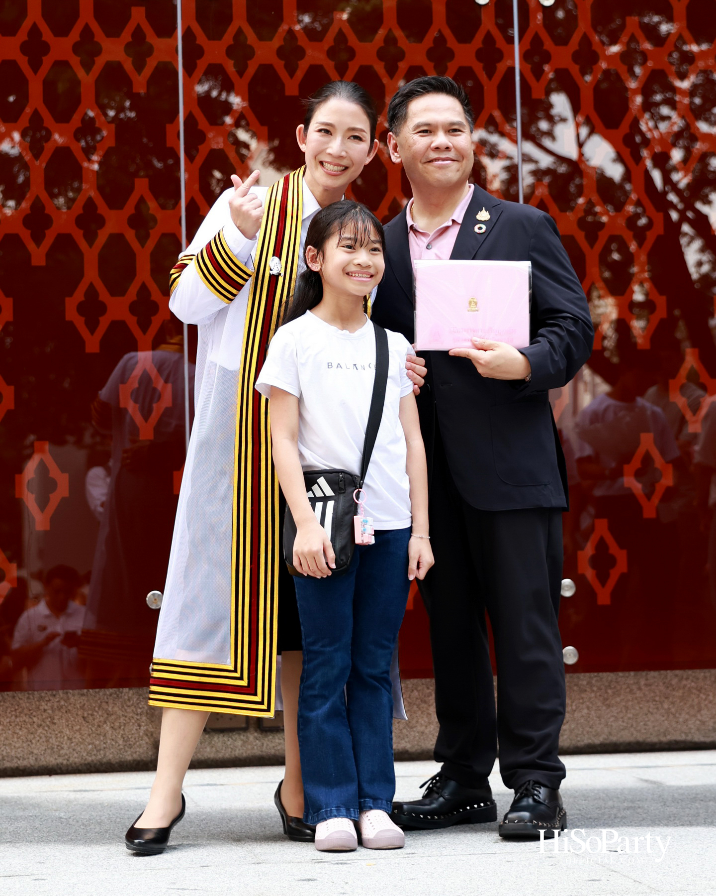 ขอแสดงความยินดีกับคุณเก๋-ดร.สุวรรณา ศิลปอาชา เนื่องในโอกาสสําเร็จการศึกษา ปริญญาโท จากคณะวิศวกรรมศาสตร์ จุฬาลงกรณ์มหาวิทยาลัย