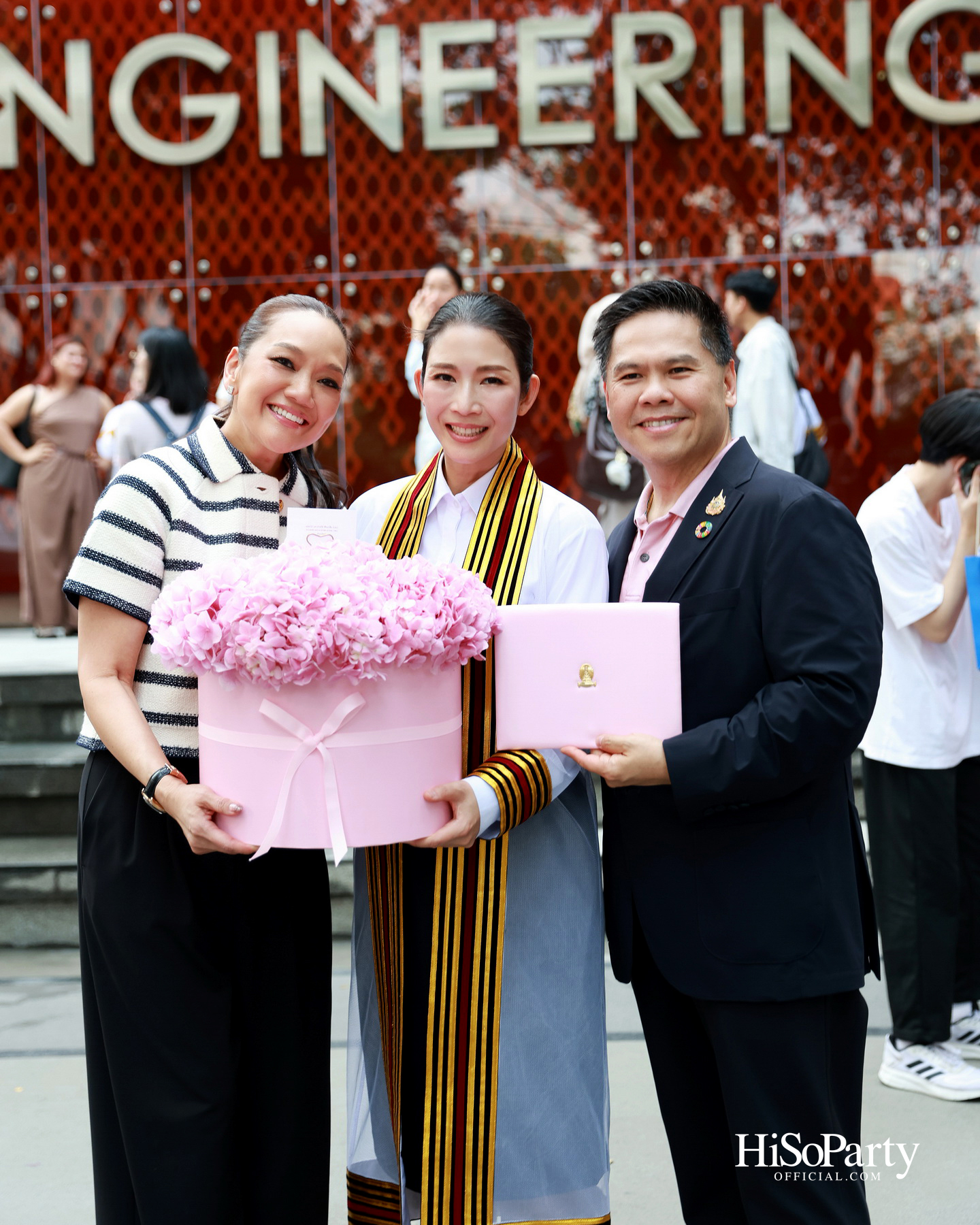 ขอแสดงความยินดีกับคุณเก๋-ดร.สุวรรณา ศิลปอาชา เนื่องในโอกาสสําเร็จการศึกษา ปริญญาโท จากคณะวิศวกรรมศาสตร์ จุฬาลงกรณ์มหาวิทยาลัย