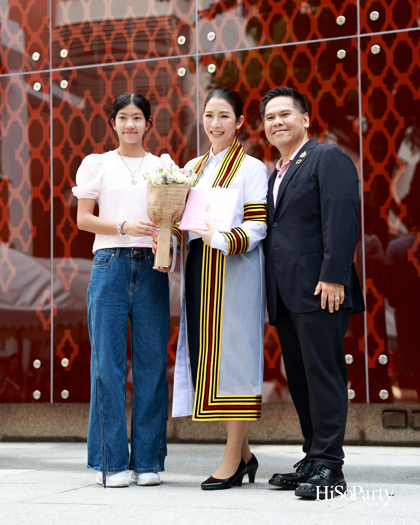 ขอแสดงความยินดีกับคุณเก๋-ดร.สุวรรณา ศิลปอาชา เนื่องในโอกาสสําเร็จการศึกษา ปริญญาโท จากคณะวิศวกรรมศาสตร์ จุฬาลงกรณ์มหาวิทยาลัย