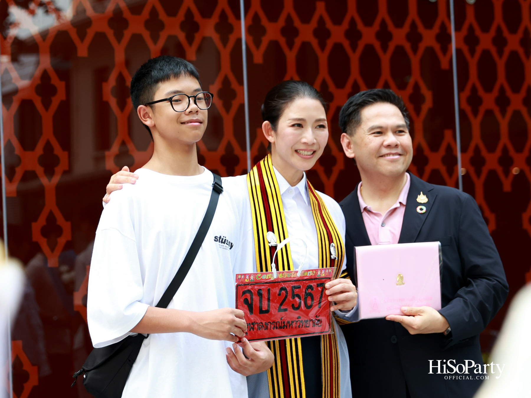 ขอแสดงความยินดีกับคุณเก๋-ดร.สุวรรณา ศิลปอาชา เนื่องในโอกาสสําเร็จการศึกษา ปริญญาโท จากคณะวิศวกรรมศาสตร์ จุฬาลงกรณ์มหาวิทยาลัย