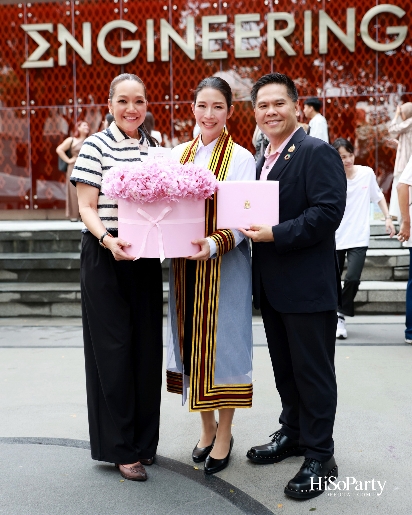 ขอแสดงความยินดีกับคุณเก๋-ดร.สุวรรณา ศิลปอาชา เนื่องในโอกาสสําเร็จการศึกษา ปริญญาโท จากคณะวิศวกรรมศาสตร์ จุฬาลงกรณ์มหาวิทยาลัย