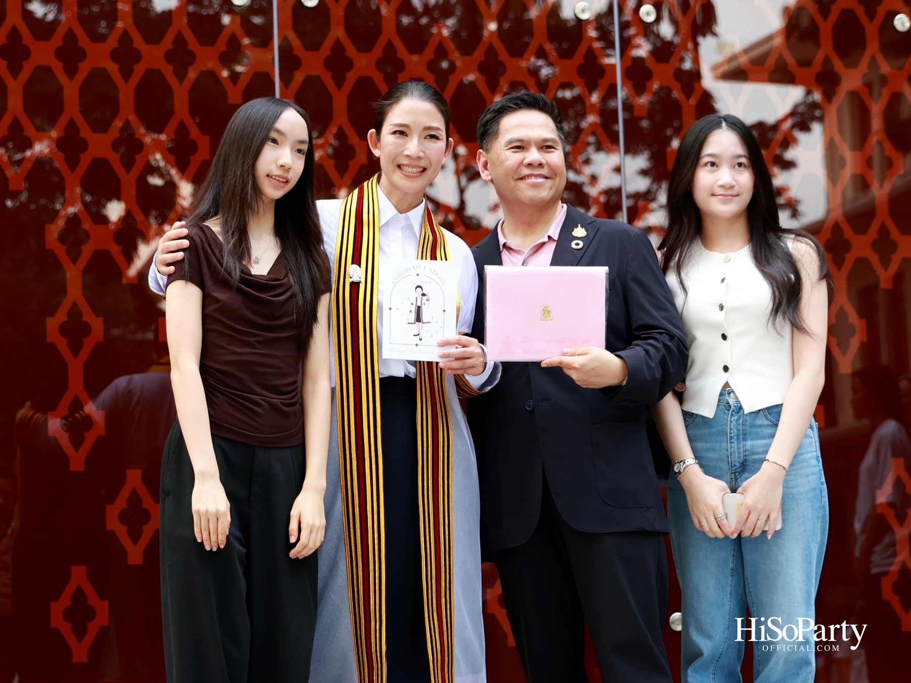 ขอแสดงความยินดีกับคุณเก๋-ดร.สุวรรณา ศิลปอาชา เนื่องในโอกาสสําเร็จการศึกษา ปริญญาโท จากคณะวิศวกรรมศาสตร์ จุฬาลงกรณ์มหาวิทยาลัย