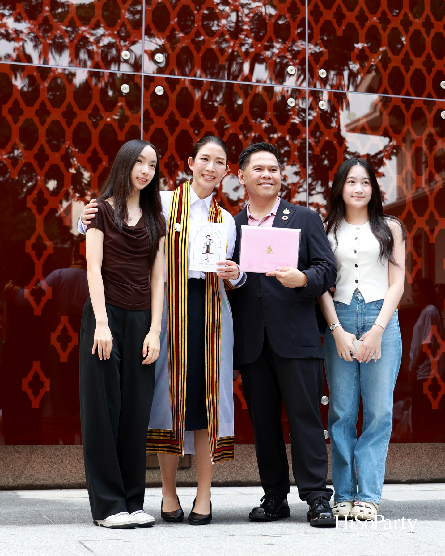 ขอแสดงความยินดีกับคุณเก๋-ดร.สุวรรณา ศิลปอาชา เนื่องในโอกาสสําเร็จการศึกษา ปริญญาโท จากคณะวิศวกรรมศาสตร์ จุฬาลงกรณ์มหาวิทยาลัย