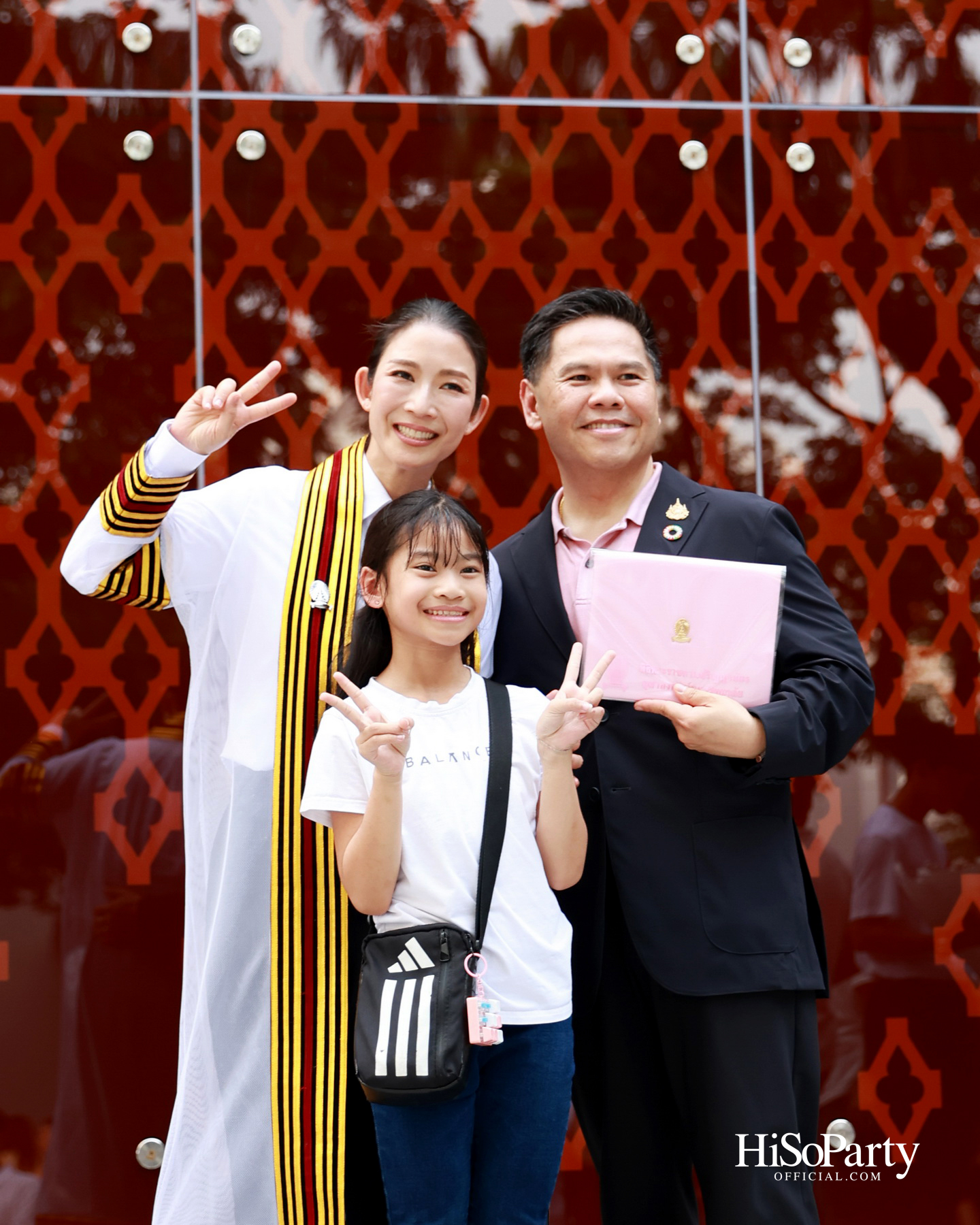 ขอแสดงความยินดีกับคุณเก๋-ดร.สุวรรณา ศิลปอาชา เนื่องในโอกาสสําเร็จการศึกษา ปริญญาโท จากคณะวิศวกรรมศาสตร์ จุฬาลงกรณ์มหาวิทยาลัย