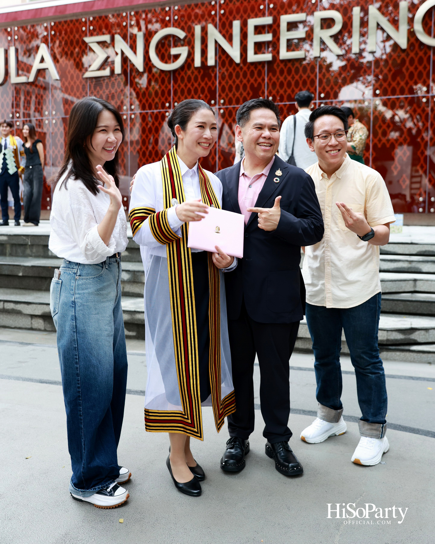 ขอแสดงความยินดีกับคุณเก๋-ดร.สุวรรณา ศิลปอาชา เนื่องในโอกาสสําเร็จการศึกษา ปริญญาโท จากคณะวิศวกรรมศาสตร์ จุฬาลงกรณ์มหาวิทยาลัย