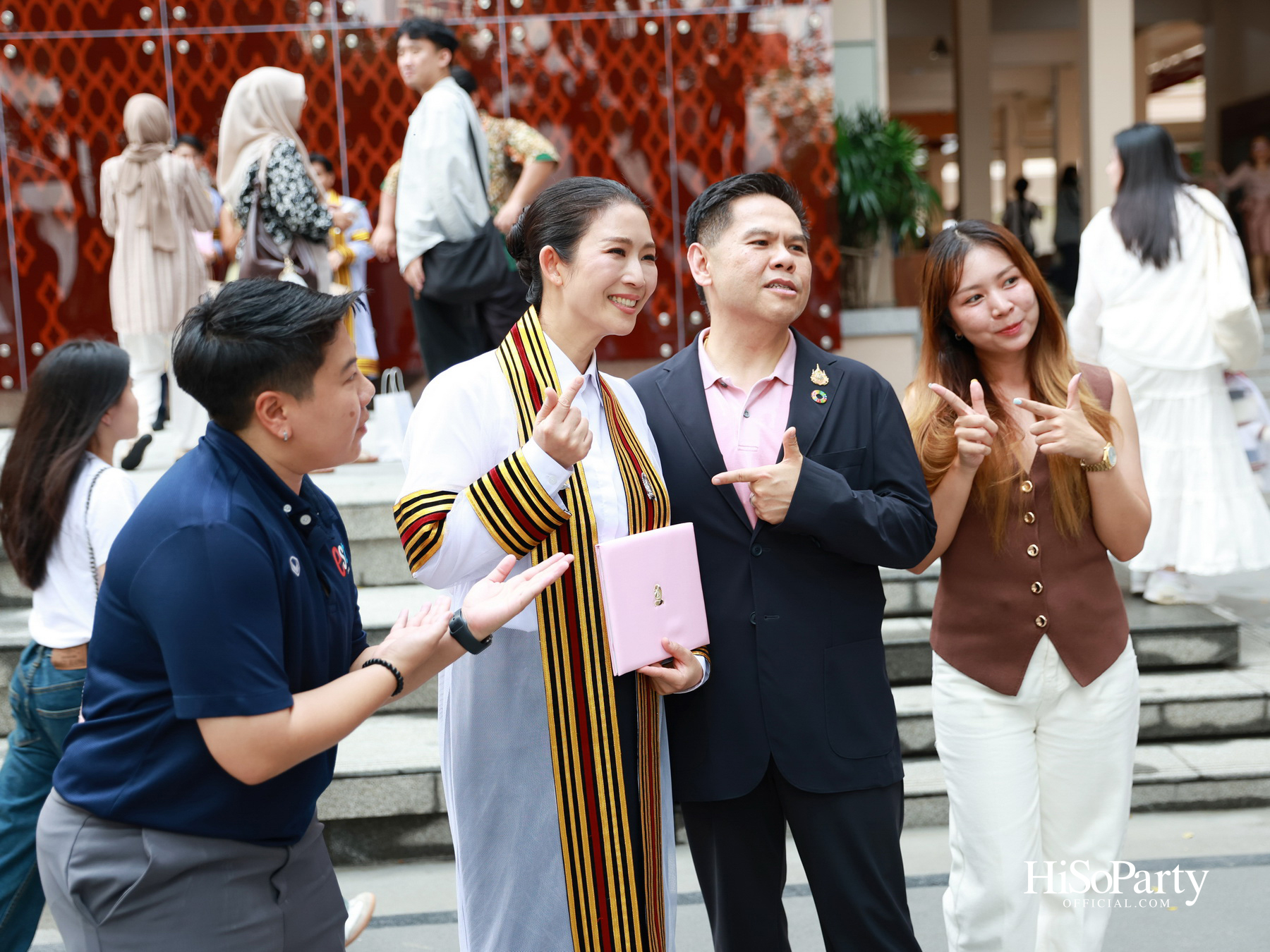 ขอแสดงความยินดีกับคุณเก๋-ดร.สุวรรณา ศิลปอาชา เนื่องในโอกาสสําเร็จการศึกษา ปริญญาโท จากคณะวิศวกรรมศาสตร์ จุฬาลงกรณ์มหาวิทยาลัย