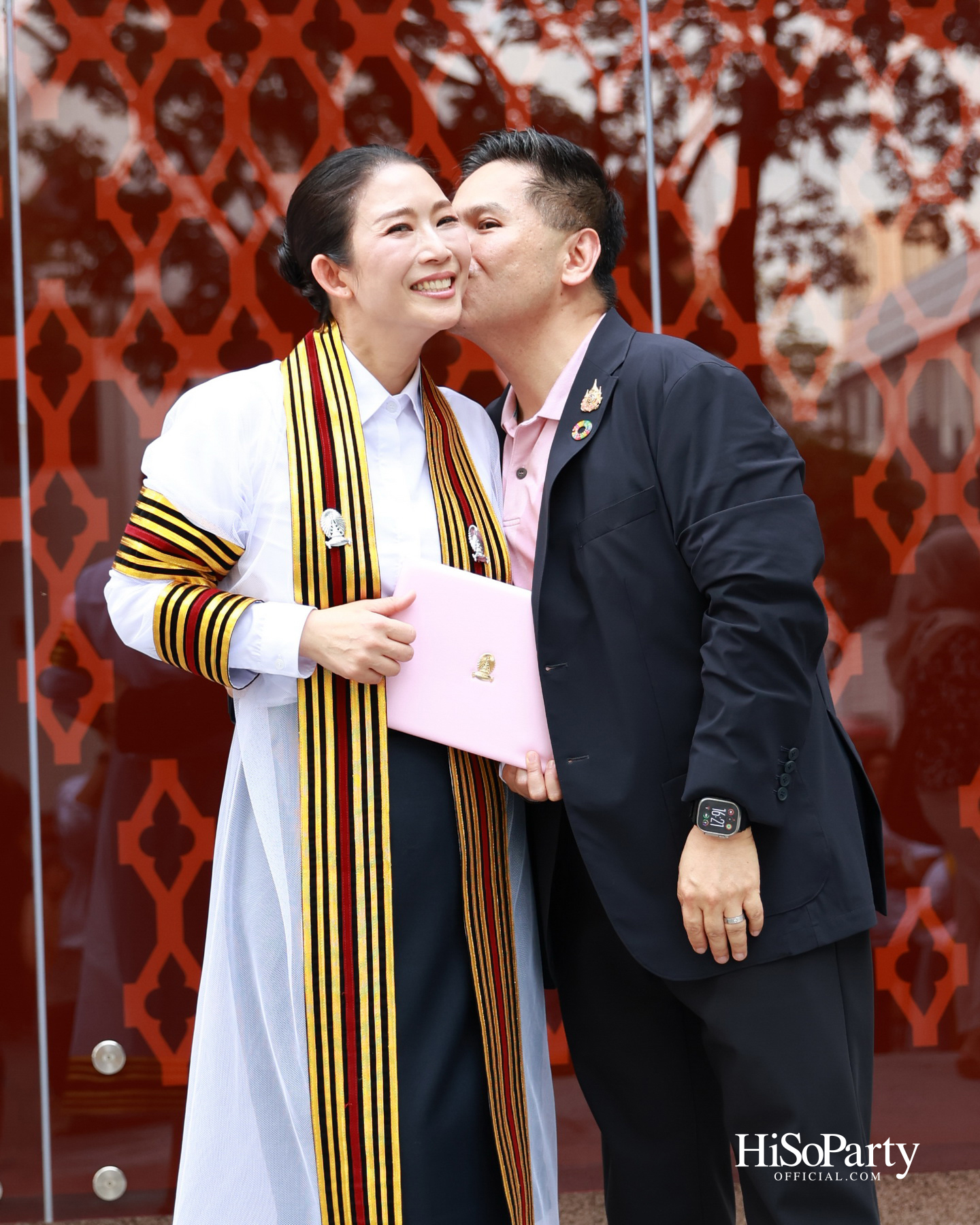 ขอแสดงความยินดีกับคุณเก๋-ดร.สุวรรณา ศิลปอาชา เนื่องในโอกาสสําเร็จการศึกษา ปริญญาโท จากคณะวิศวกรรมศาสตร์ จุฬาลงกรณ์มหาวิทยาลัย