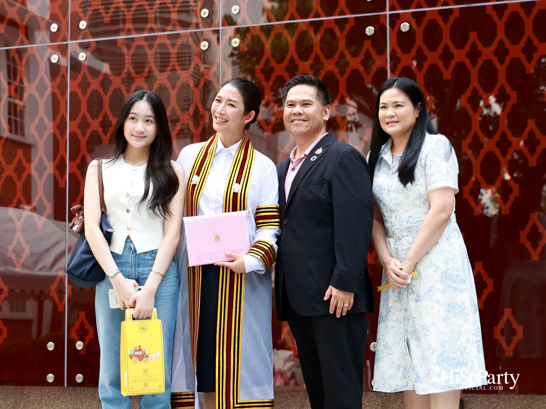 ขอแสดงความยินดีกับคุณเก๋-ดร.สุวรรณา ศิลปอาชา เนื่องในโอกาสสําเร็จการศึกษา ปริญญาโท จากคณะวิศวกรรมศาสตร์ จุฬาลงกรณ์มหาวิทยาลัย