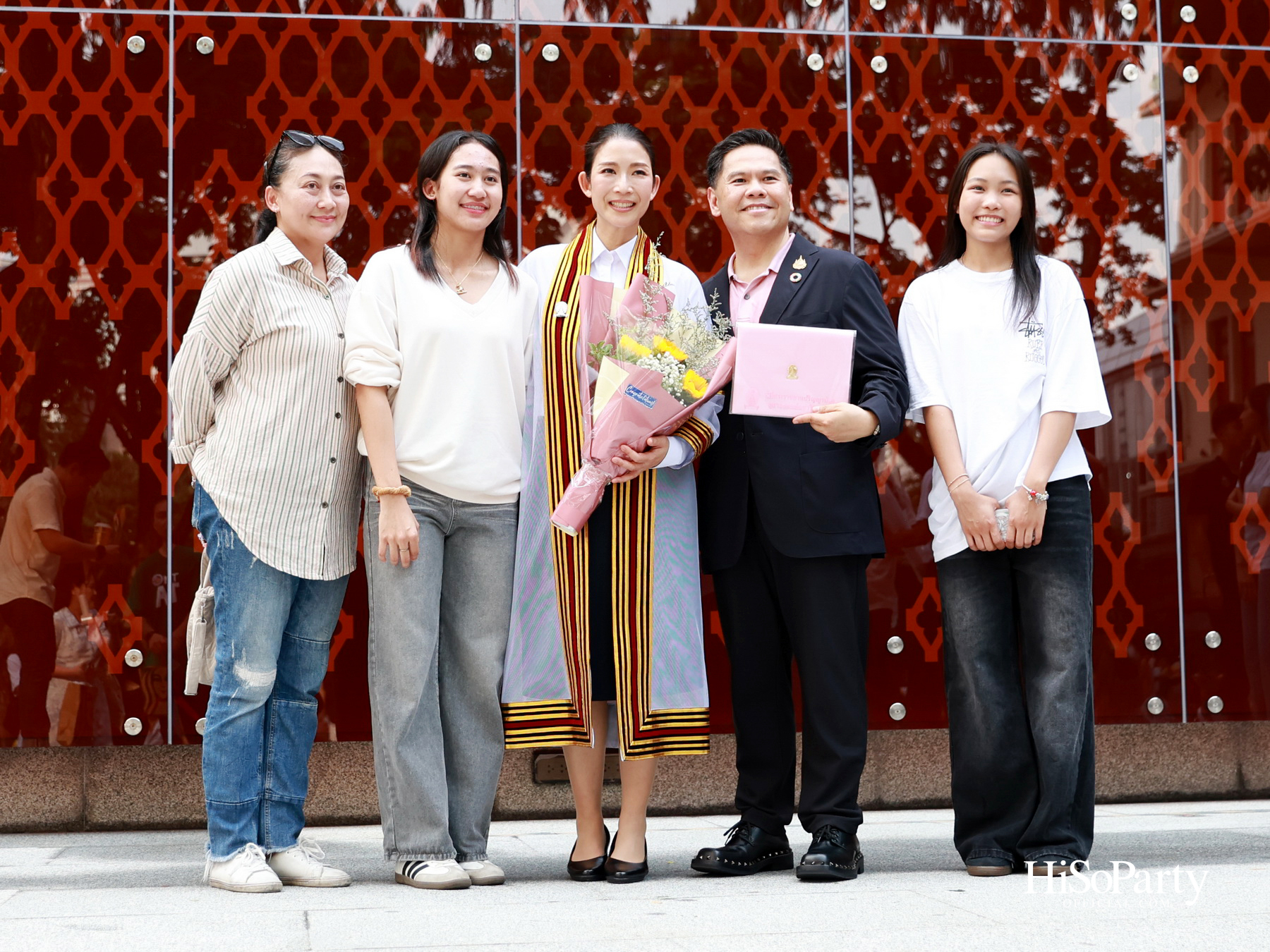 ขอแสดงความยินดีกับคุณเก๋-ดร.สุวรรณา ศิลปอาชา เนื่องในโอกาสสําเร็จการศึกษา ปริญญาโท จากคณะวิศวกรรมศาสตร์ จุฬาลงกรณ์มหาวิทยาลัย