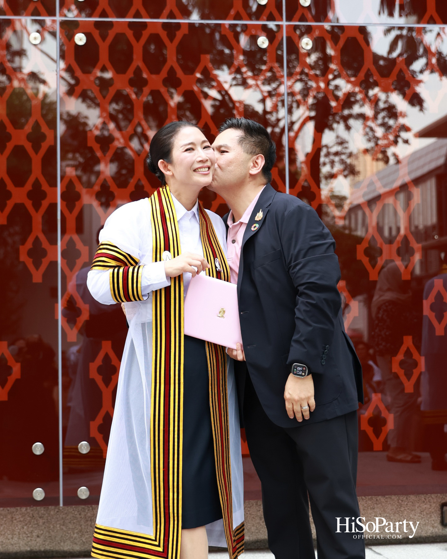 ขอแสดงความยินดีกับคุณเก๋-ดร.สุวรรณา ศิลปอาชา เนื่องในโอกาสสําเร็จการศึกษา ปริญญาโท จากคณะวิศวกรรมศาสตร์ จุฬาลงกรณ์มหาวิทยาลัย