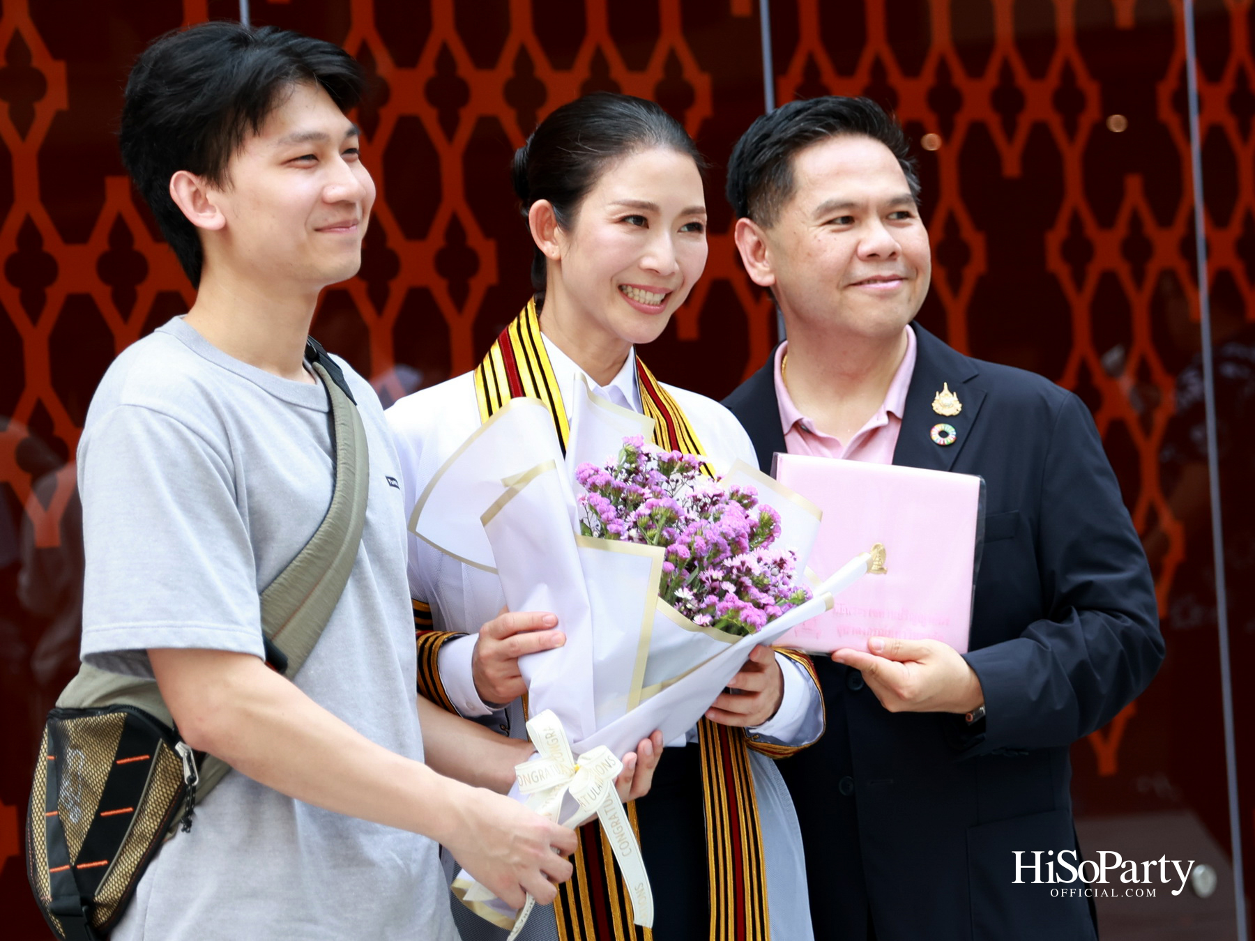 ขอแสดงความยินดีกับคุณเก๋-ดร.สุวรรณา ศิลปอาชา เนื่องในโอกาสสําเร็จการศึกษา ปริญญาโท จากคณะวิศวกรรมศาสตร์ จุฬาลงกรณ์มหาวิทยาลัย