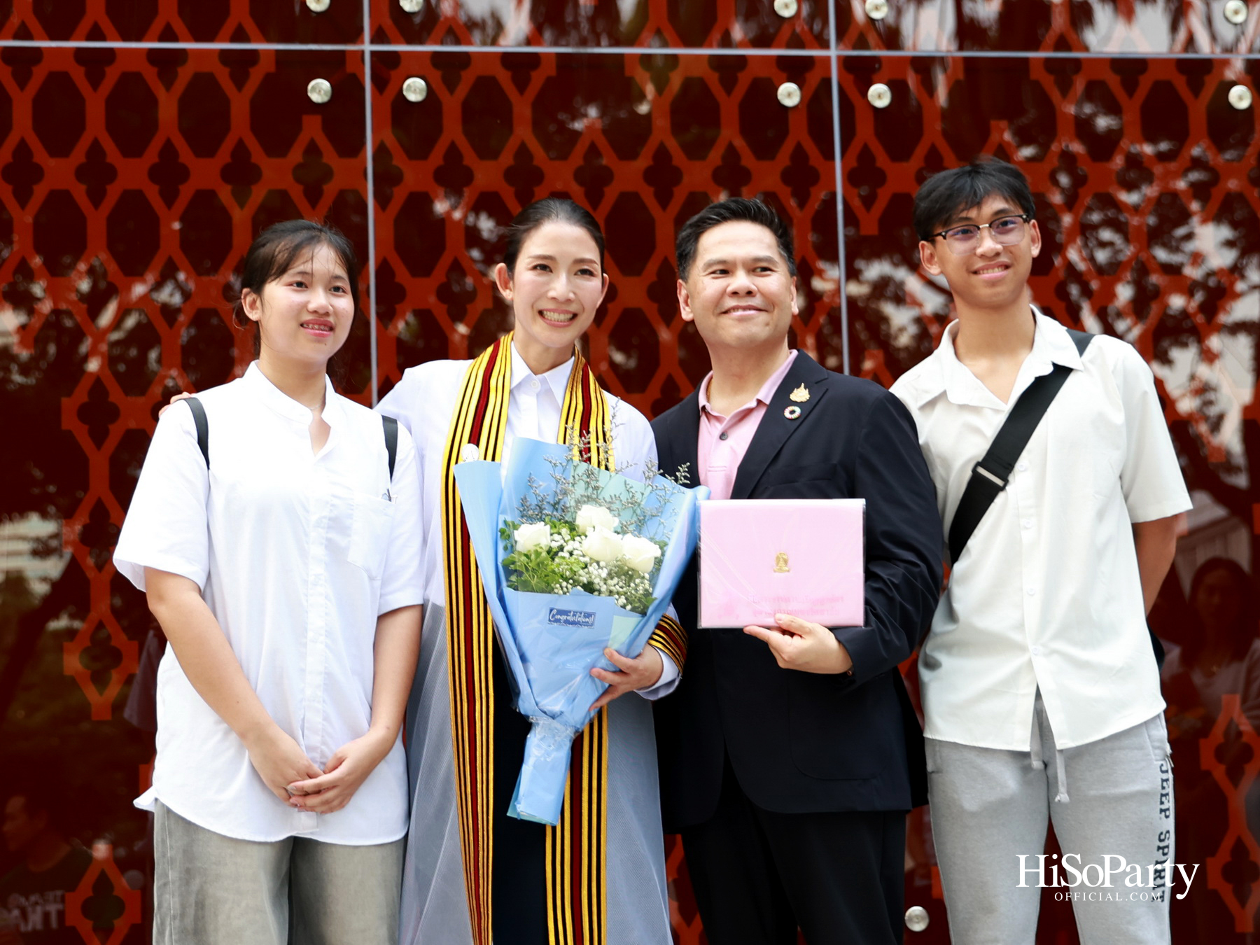 ขอแสดงความยินดีกับคุณเก๋-ดร.สุวรรณา ศิลปอาชา เนื่องในโอกาสสําเร็จการศึกษา ปริญญาโท จากคณะวิศวกรรมศาสตร์ จุฬาลงกรณ์มหาวิทยาลัย