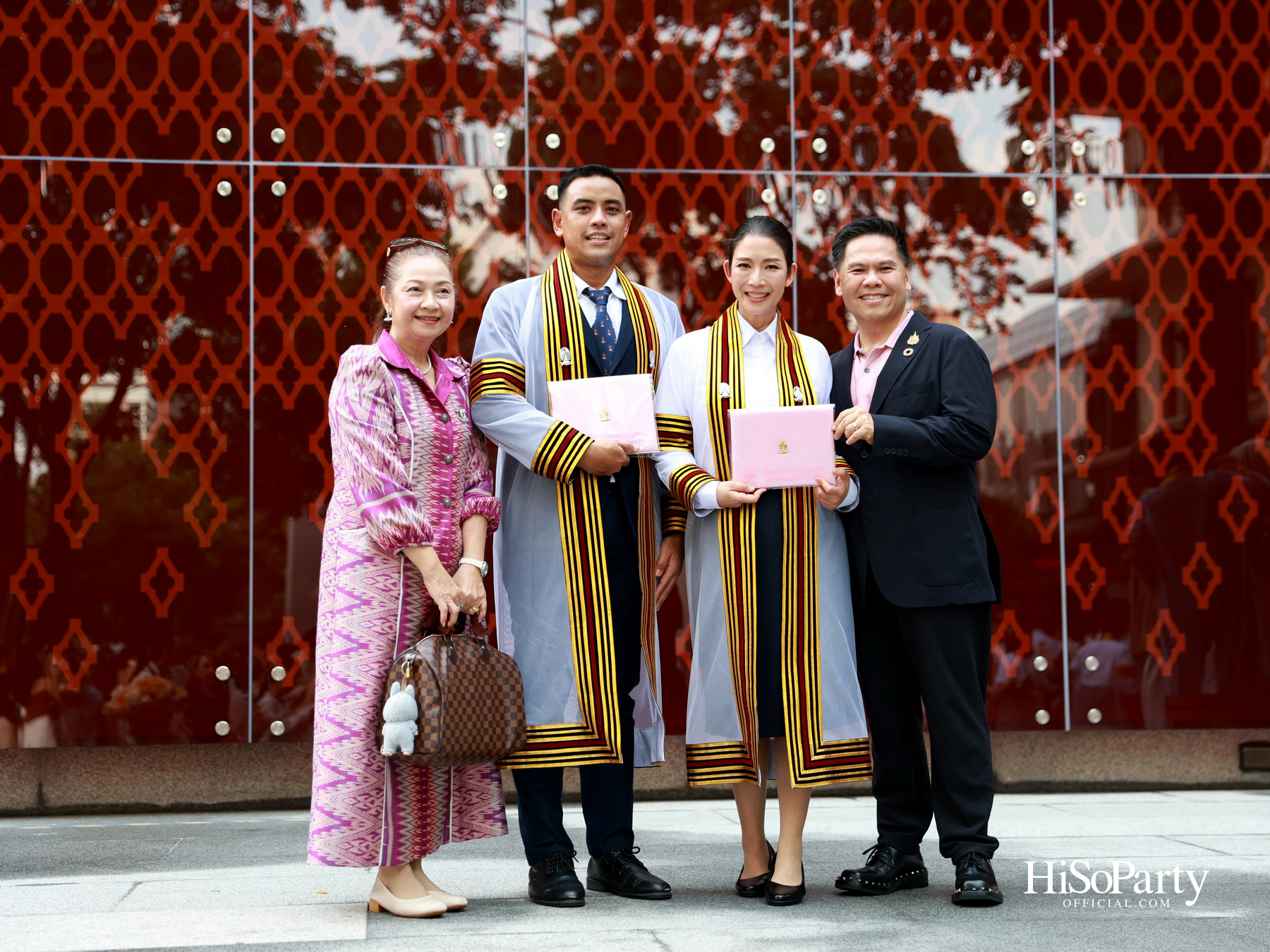 ขอแสดงความยินดีกับคุณเก๋-ดร.สุวรรณา ศิลปอาชา เนื่องในโอกาสสําเร็จการศึกษา ปริญญาโท จากคณะวิศวกรรมศาสตร์ จุฬาลงกรณ์มหาวิทยาลัย