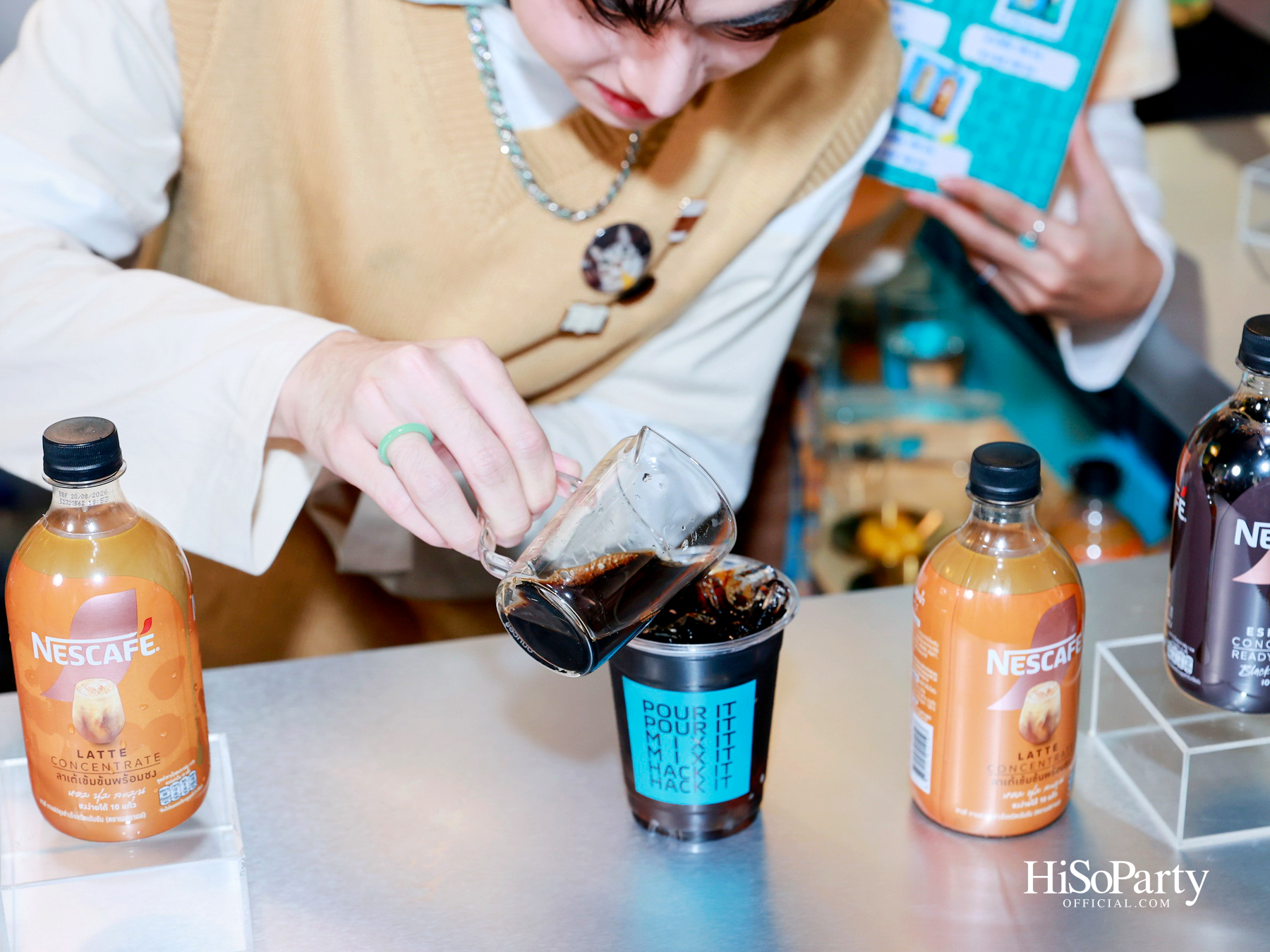 เนสกาแฟจัดปาร์ตี้เปิดตัว ‘NESCAFÉ Concentrate Ready-To-Mix’ นวัตกรรมกาแฟเข้มข้น พร้อมคอฟฟี่ เฮ้าส์ ปาร์ตี้กลางถนนทรงวาด