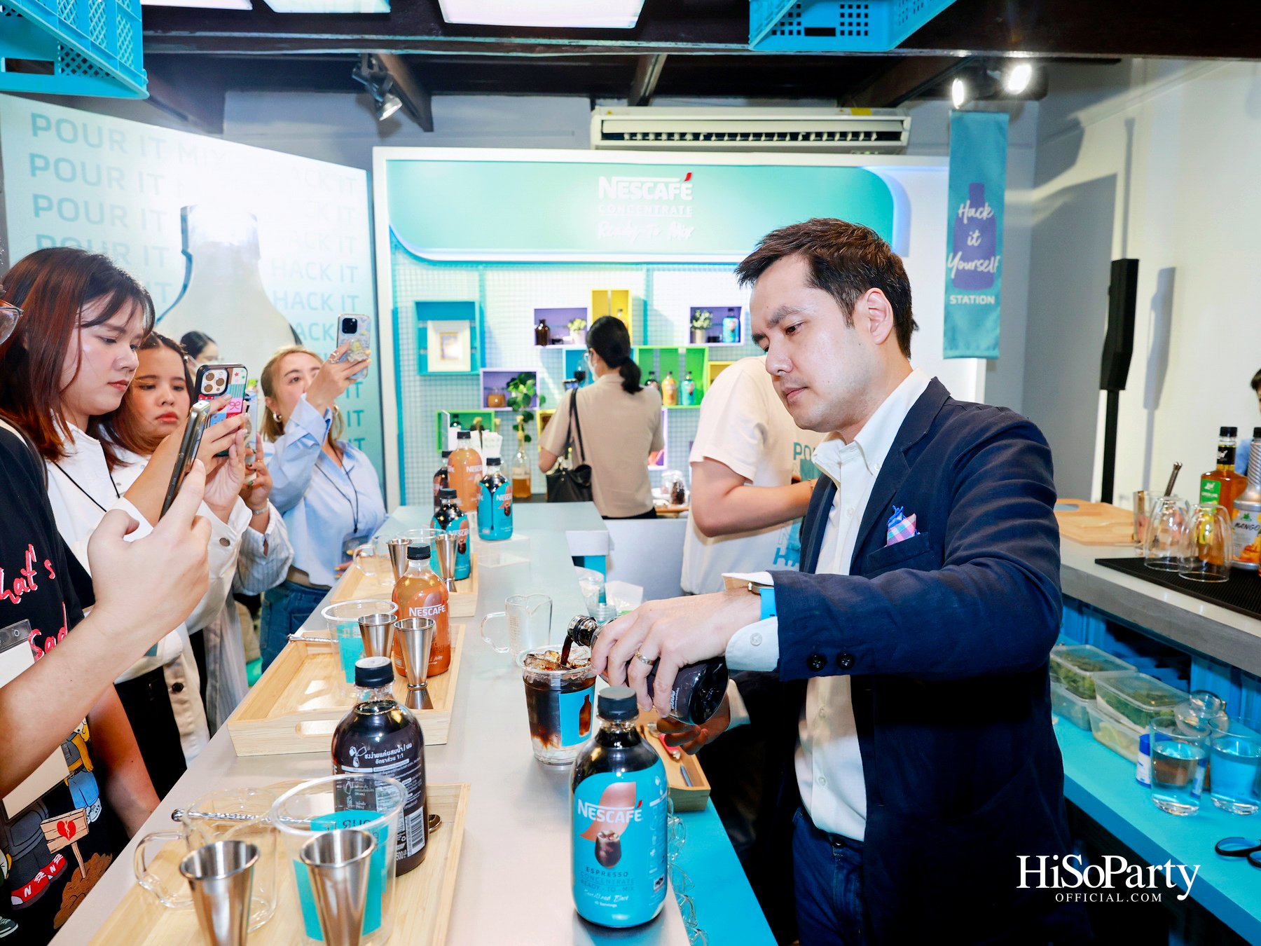 เนสกาแฟจัดปาร์ตี้เปิดตัว ‘NESCAFÉ Concentrate Ready-To-Mix’ นวัตกรรมกาแฟเข้มข้น พร้อมคอฟฟี่ เฮ้าส์ ปาร์ตี้กลางถนนทรงวาด