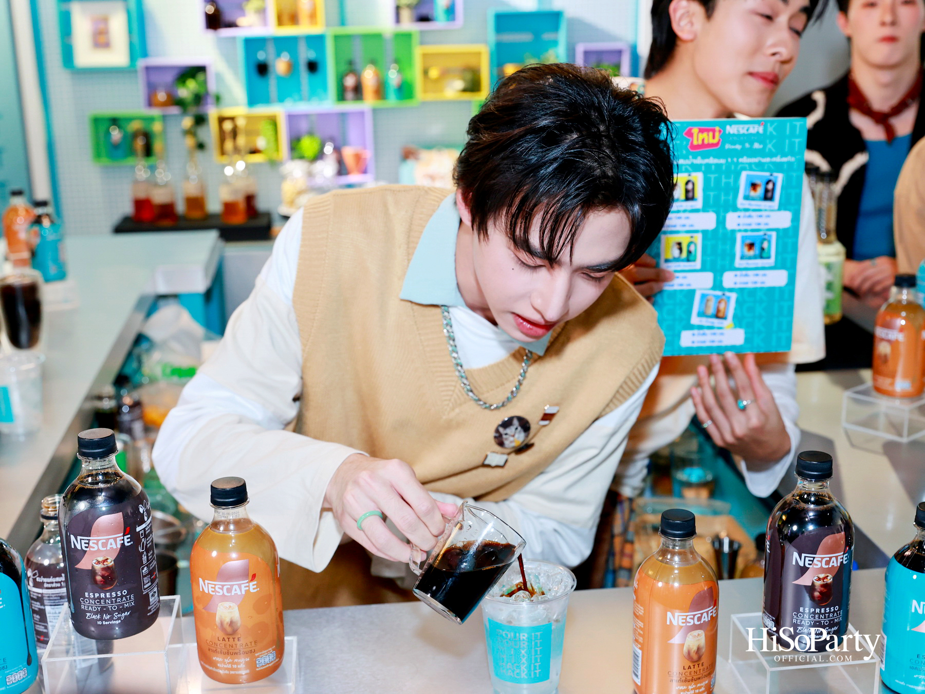 เนสกาแฟจัดปาร์ตี้เปิดตัว ‘NESCAFÉ Concentrate Ready-To-Mix’ นวัตกรรมกาแฟเข้มข้น พร้อมคอฟฟี่ เฮ้าส์ ปาร์ตี้กลางถนนทรงวาด