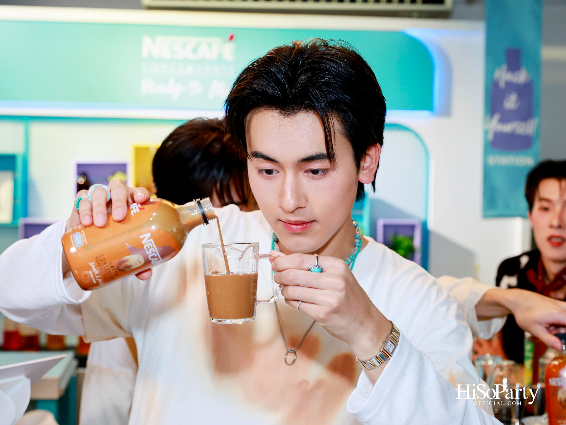 เนสกาแฟจัดปาร์ตี้เปิดตัว ‘NESCAFÉ Concentrate Ready-To-Mix’ นวัตกรรมกาแฟเข้มข้น พร้อมคอฟฟี่ เฮ้าส์ ปาร์ตี้กลางถนนทรงวาด
