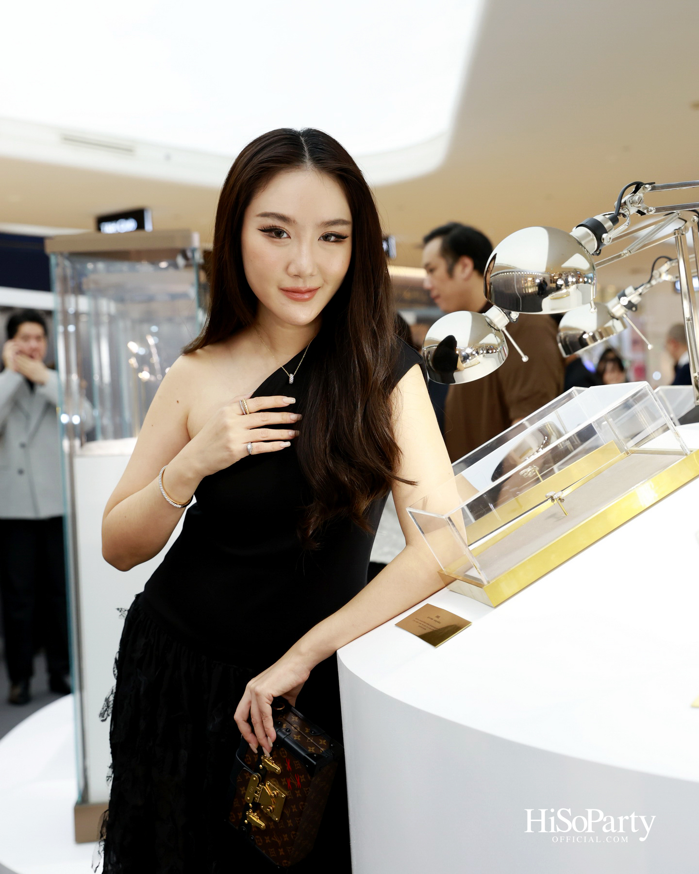 CHAVANA ฉลองก้าวสู่ปีที่ 111 กับนิทรรศการ ‘The Ray of Light’ ถ่ายทอดเรื่องราวแสงและเวลา ผ่านคอลเลกชันจิวเวลรี่สุดวิจิตร