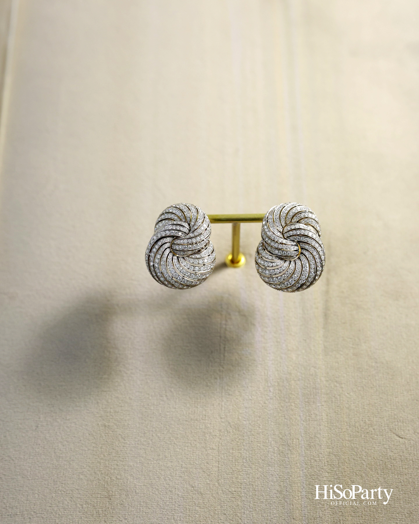 CHAVANA ฉลองก้าวสู่ปีที่ 111 กับนิทรรศการ ‘The Ray of Light’ ถ่ายทอดเรื่องราวแสงและเวลา ผ่านคอลเลกชันจิวเวลรี่สุดวิจิตร