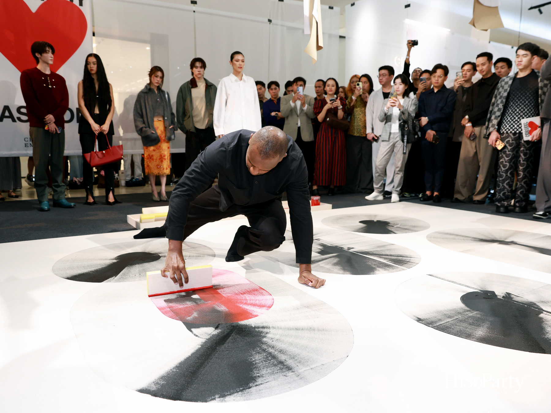 เซ็นทรัล เอ็มบาสซี เปิดแคมเปญ ‘Amazing Central Embassy LOVES Fashion’ จุดประกายหัวใจแห่งสไตล์ตลอดเดือนตุลาคม