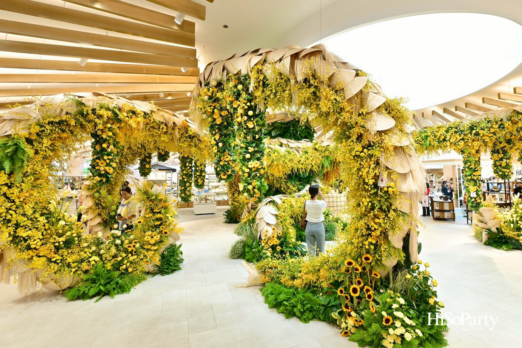 ห้างเซ็นทรัลจัดงาน The Art of Flowers ในโอกาสครบรอบ 78 ปี