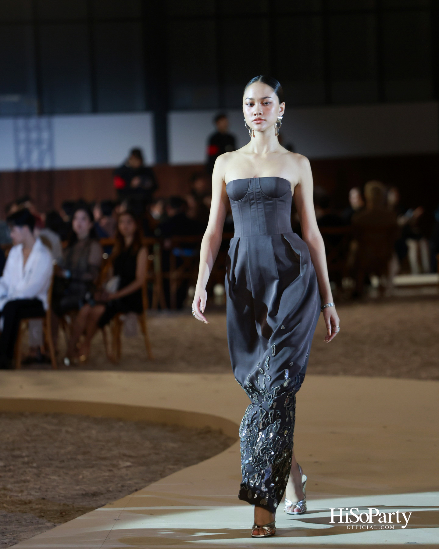 SIRIVANNAVARI จัดแสดงแฟชั่นโชว์คอลเลกชัน Autumn-Winter 2025/26 ถ่ายทอดมรดกแห่งโลกอีเควสเทรียนสู่แฟชั่นร่วมสมัย