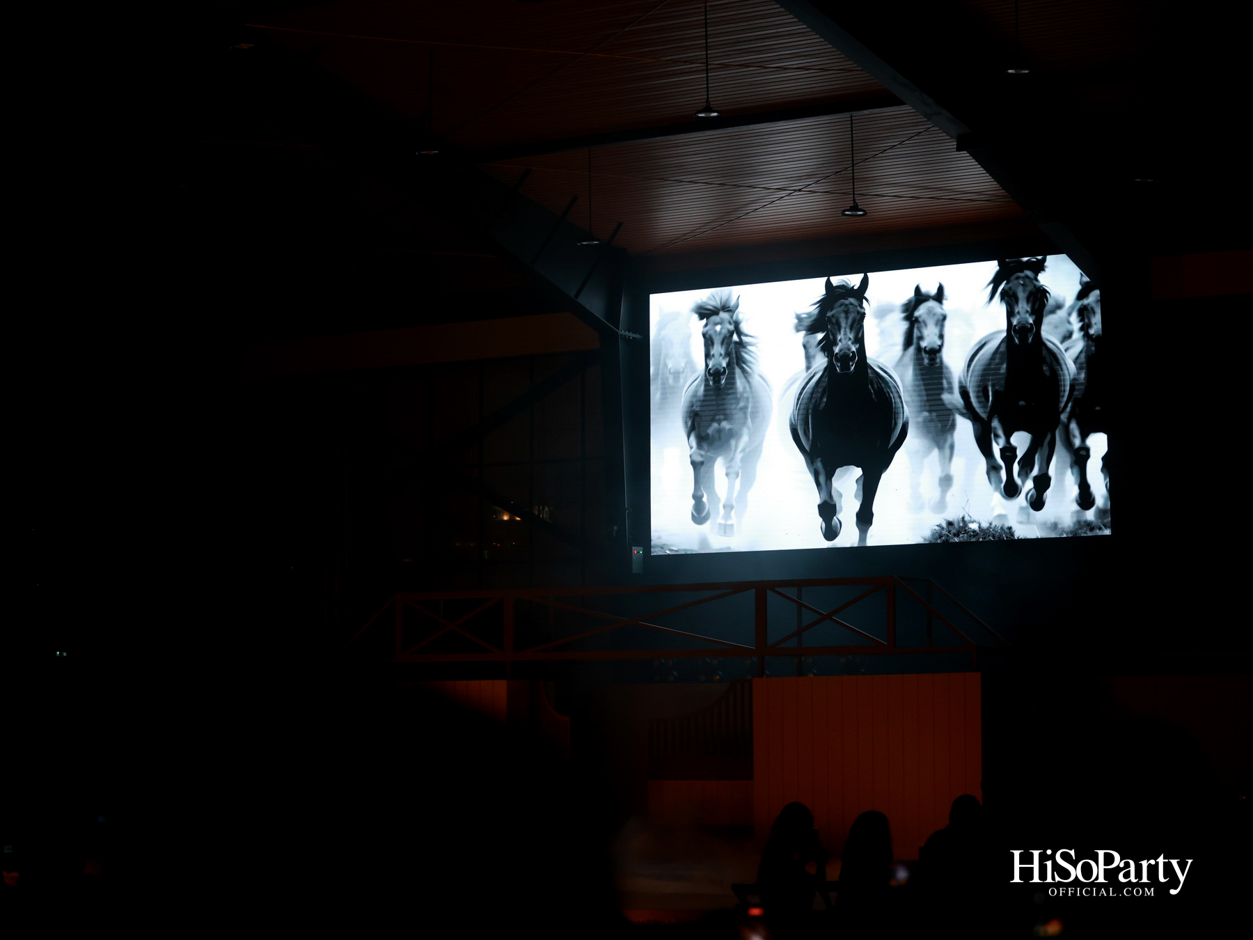 SIRIVANNAVARI จัดแสดงแฟชั่นโชว์คอลเลกชัน Autumn-Winter 2025/26 ถ่ายทอดมรดกแห่งโลกอีเควสเทรียนสู่แฟชั่นร่วมสมัย