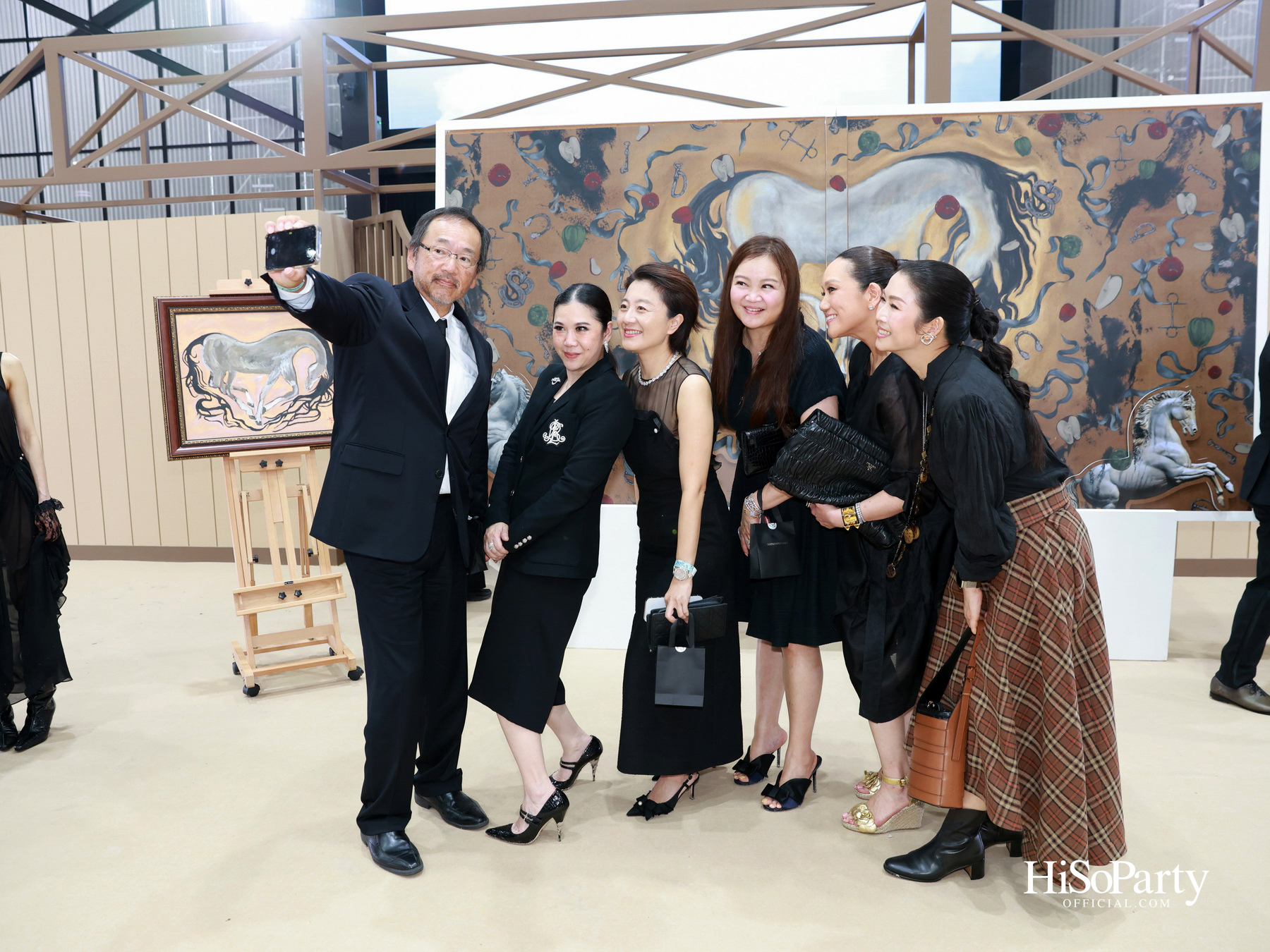 SIRIVANNAVARI จัดแสดงแฟชั่นโชว์คอลเลกชัน Autumn-Winter 2025/26 ถ่ายทอดมรดกแห่งโลกอีเควสเทรียนสู่แฟชั่นร่วมสมัย