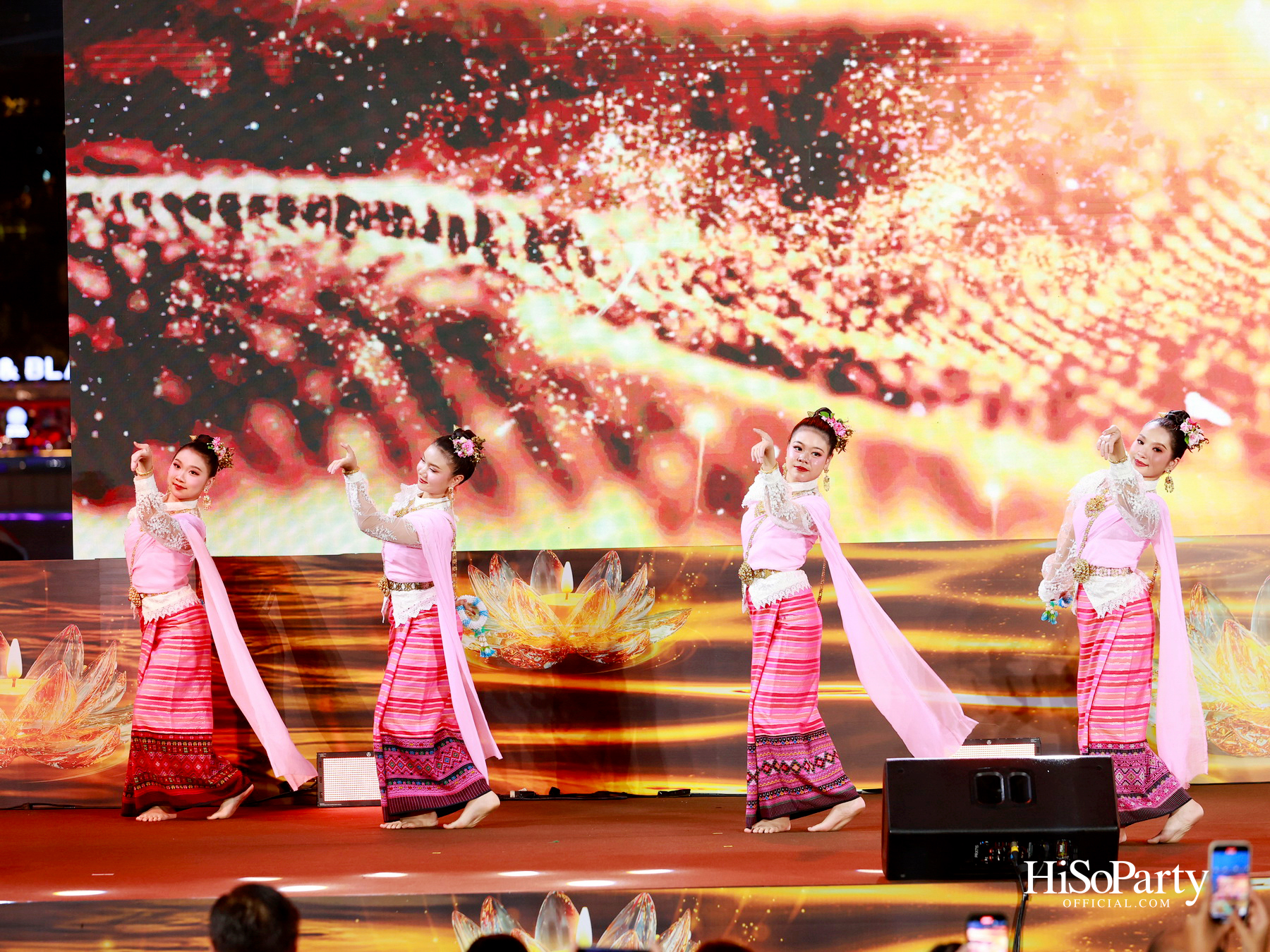 ไอคอนสยามจัดงาน ‘ICONSIAM THAICONIC LOY KRATHONG 2025’ ร้อยใจไทยรักษ์เจ้าพระยา น้อมรำลึกในพระมหากรุณาธิคุณสมเด็จพระพันปีหลวง