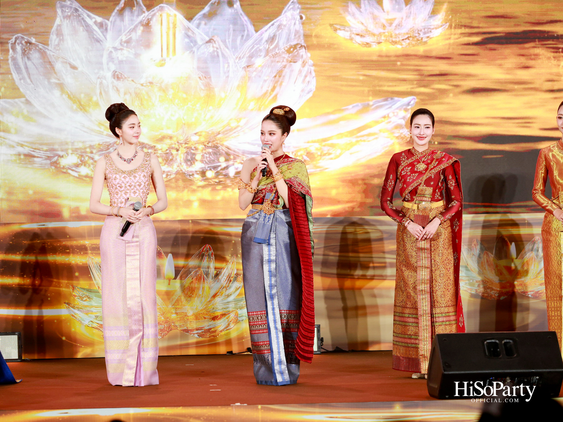 ไอคอนสยามจัดงาน ‘ICONSIAM THAICONIC LOY KRATHONG 2025’ ร้อยใจไทยรักษ์เจ้าพระยา น้อมรำลึกในพระมหากรุณาธิคุณสมเด็จพระพันปีหลวง