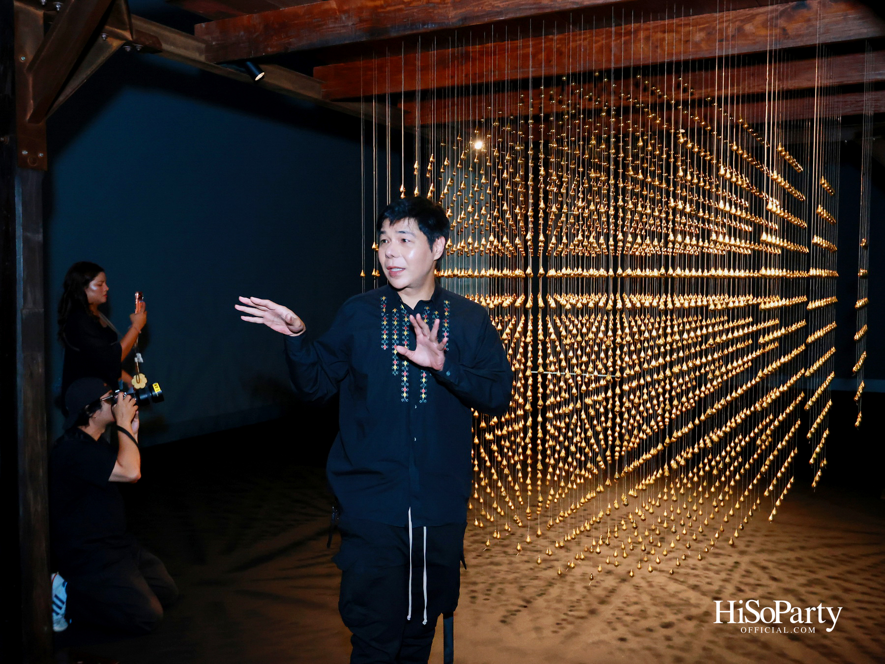 หยดทองแห่งกาลเวลา ‘Golden Teardrop (2025)’ โดย อริญชย์ รุ่งแจ้ง ณ MOCA BANGKOK