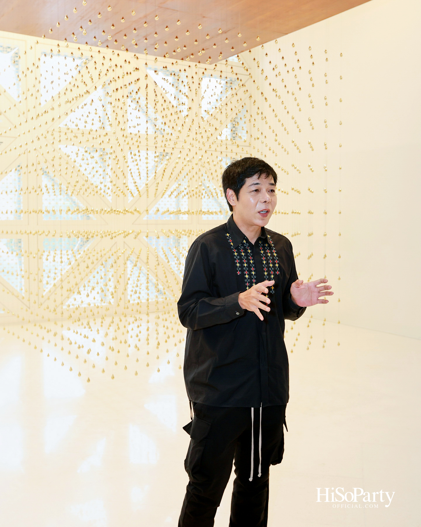 หยดทองแห่งกาลเวลา ‘Golden Teardrop (2025)’ โดย อริญชย์ รุ่งแจ้ง ณ MOCA BANGKOK