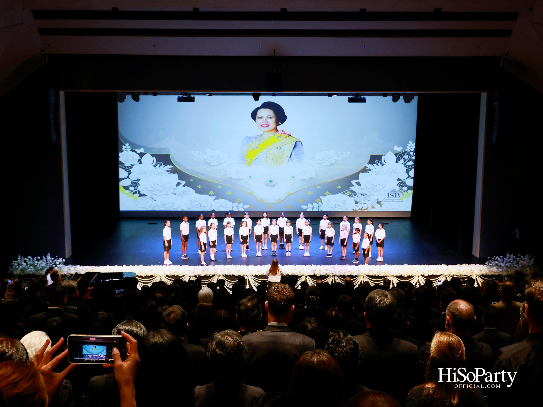 พิธีรำลึกถวายพระเกียรติ สมเด็จพระนางเจ้าสิริกิติ์ พระบรมราชินีนาถ พระบรมราชชนนีพันปีหลวง ณ โรงเรียนสถานศึกษานานาชาติ (ISB) 