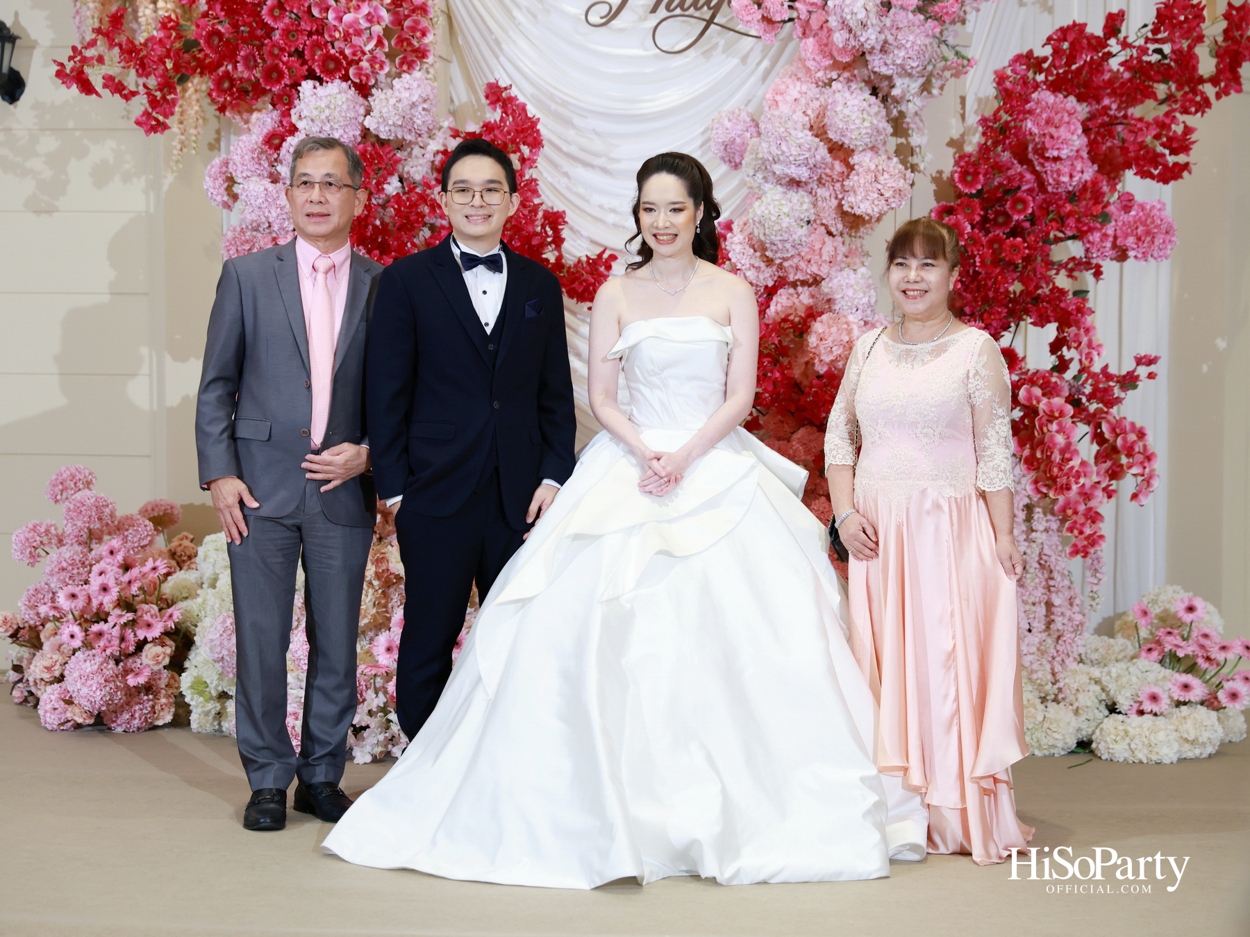 งานฉลองมงคลสมรส คุณพิมพ์ประพัทธ์ สนิทวงศ์ ณ อยุธยา - คุณทยา อุทโยภาศ ณ ดิ แอทธินี โฮเทล แบงค็อก