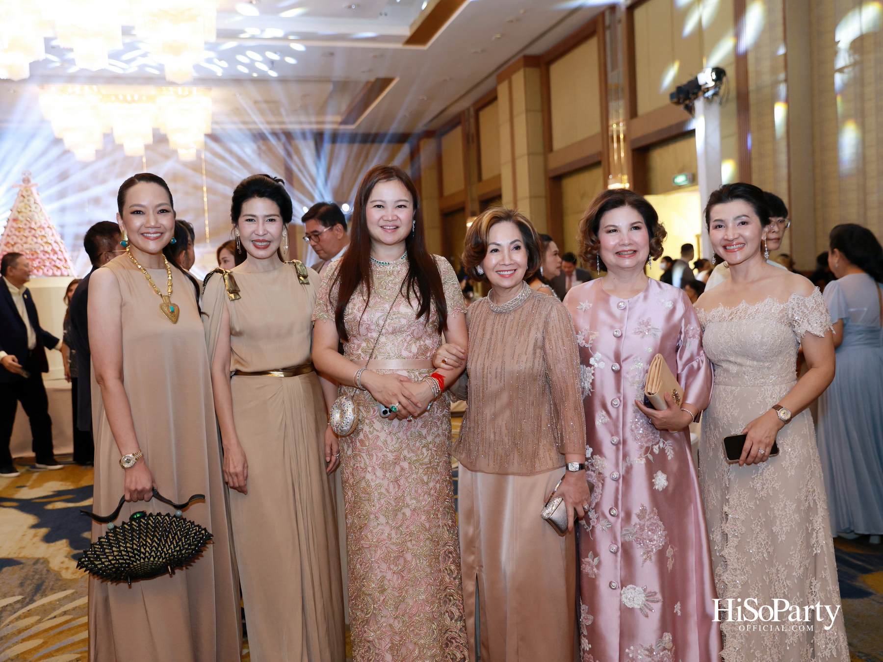 งานฉลองมงคลสมรส คุณพิมพ์ประพัทธ์ สนิทวงศ์ ณ อยุธยา - คุณทยา อุทโยภาศ ณ ดิ แอทธินี โฮเทล แบงค็อก