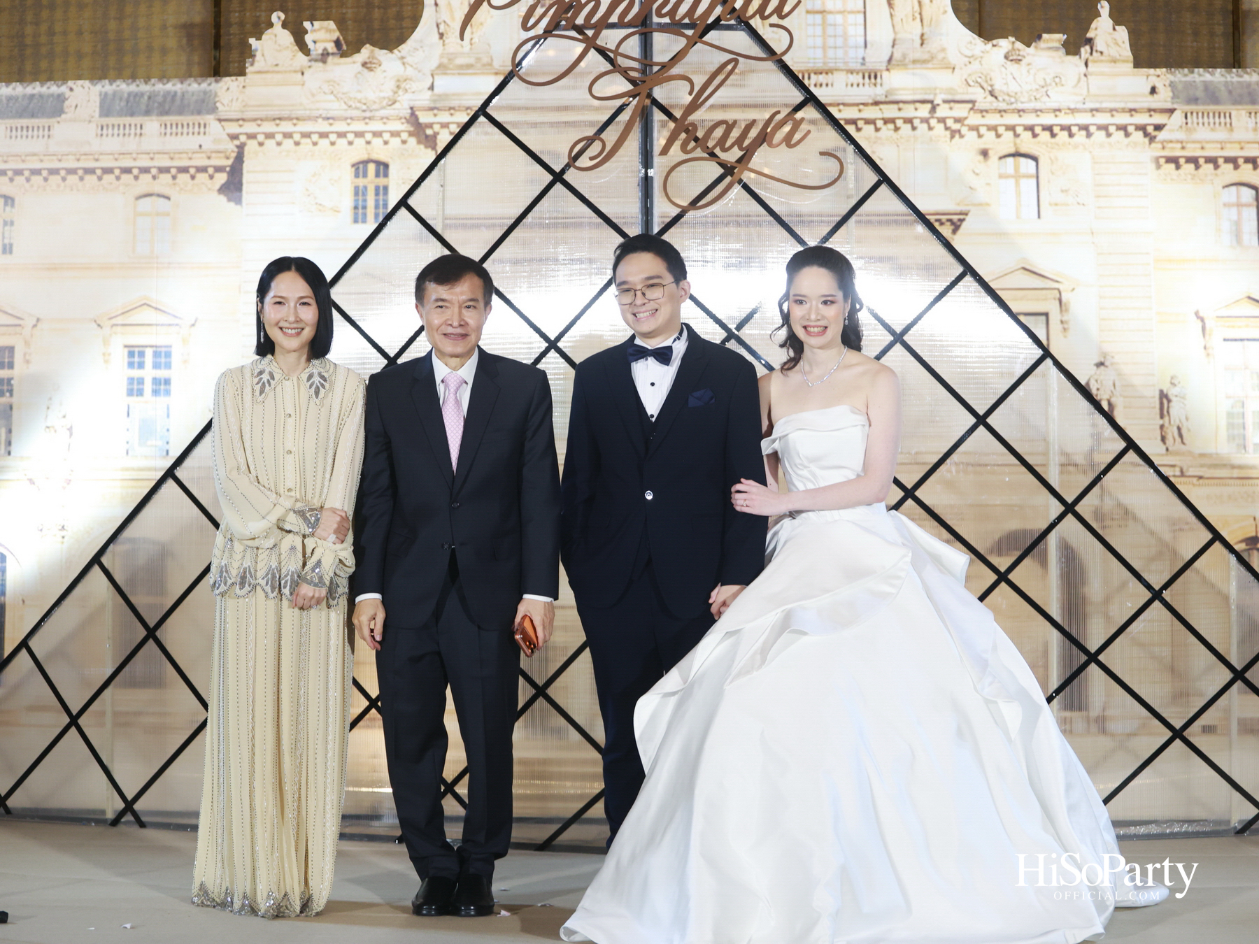 งานฉลองมงคลสมรส คุณพิมพ์ประพัทธ์ สนิทวงศ์ ณ อยุธยา - คุณทยา อุทโยภาศ ณ ดิ แอทธินี โฮเทล แบงค็อก