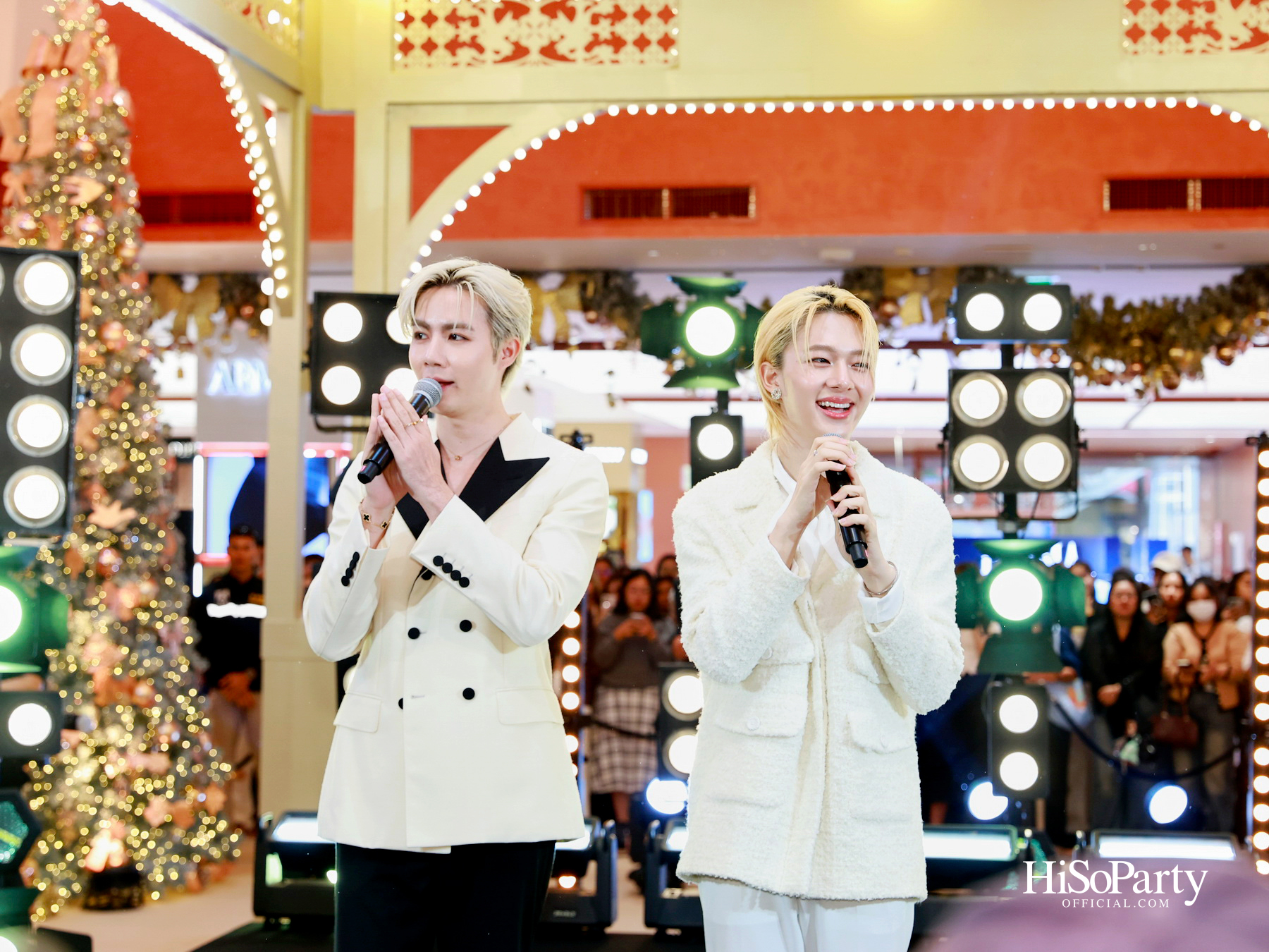 ห้างเซ็นทรัลจัดงาน ‘CHRISTMAS LIGHT UP WONDER’ เปิดไฟต้นคริสต์มาสสูงสามชั้น พร้อม ซีซี-นุนิว-แอลลี่ ร่วมงานที่เซ็นทรัลชิดลม