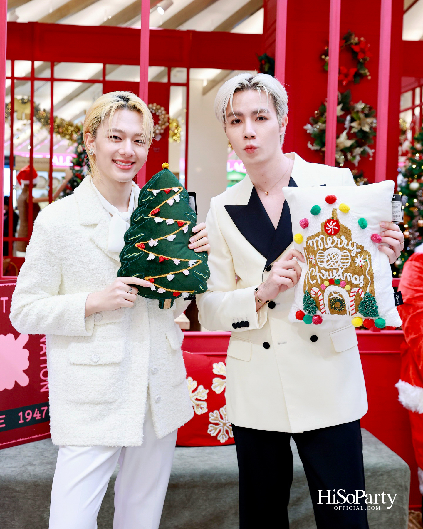 ห้างเซ็นทรัลจัดงาน ‘CHRISTMAS LIGHT UP WONDER’ เปิดไฟต้นคริสต์มาสสูงสามชั้น พร้อม ซีซี-นุนิว-แอลลี่ ร่วมงานที่เซ็นทรัลชิดลม