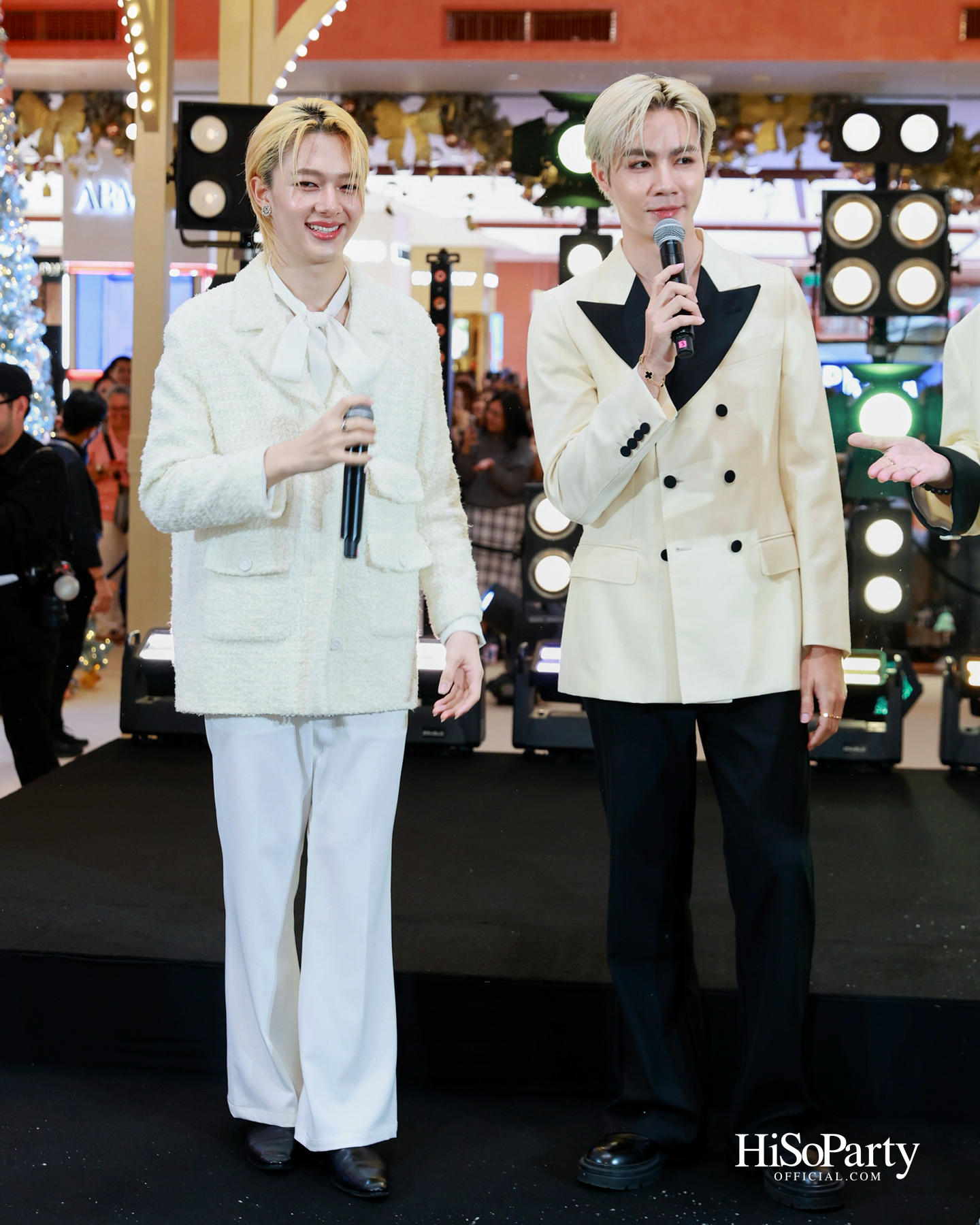 ห้างเซ็นทรัลจัดงาน ‘CHRISTMAS LIGHT UP WONDER’ เปิดไฟต้นคริสต์มาสสูงสามชั้น พร้อม ซีซี-นุนิว-แอลลี่ ร่วมงานที่เซ็นทรัลชิดลม