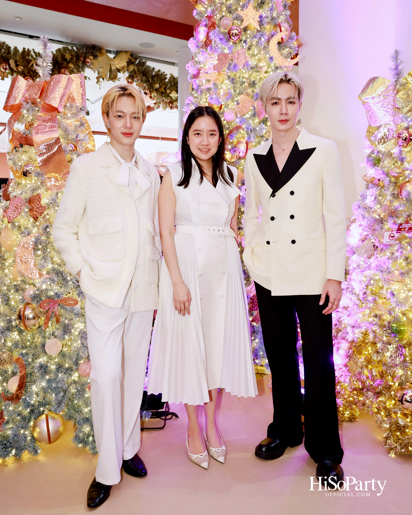 ห้างเซ็นทรัลจัดงาน ‘CHRISTMAS LIGHT UP WONDER’ เปิดไฟต้นคริสต์มาสสูงสามชั้น พร้อม ซีซี-นุนิว-แอลลี่ ร่วมงานที่เซ็นทรัลชิดลม