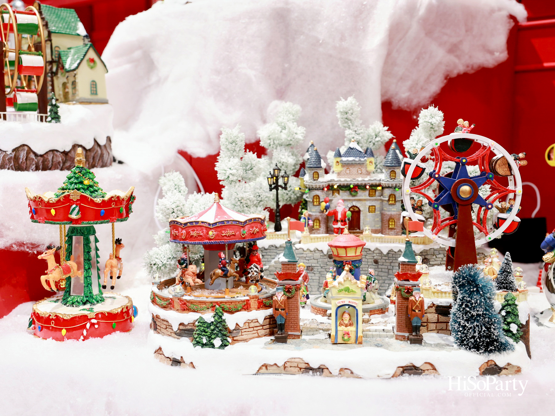 ห้างเซ็นทรัลจัดงาน ‘CHRISTMAS LIGHT UP WONDER’ เปิดไฟต้นคริสต์มาสสูงสามชั้น พร้อม ซีซี-นุนิว-แอลลี่ ร่วมงานที่เซ็นทรัลชิดลม