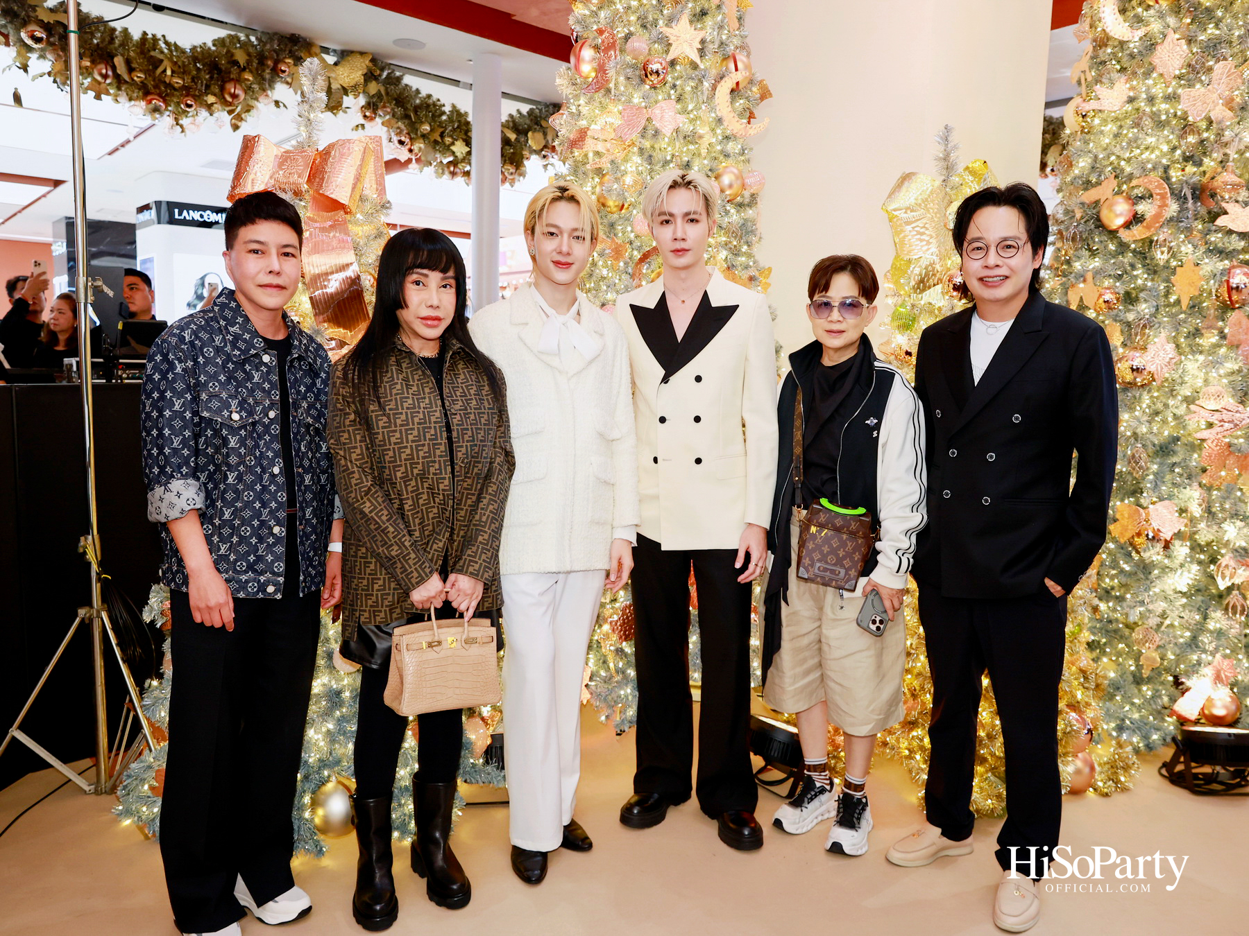 ห้างเซ็นทรัลจัดงาน ‘CHRISTMAS LIGHT UP WONDER’ เปิดไฟต้นคริสต์มาสสูงสามชั้น พร้อม ซีซี-นุนิว-แอลลี่ ร่วมงานที่เซ็นทรัลชิดลม