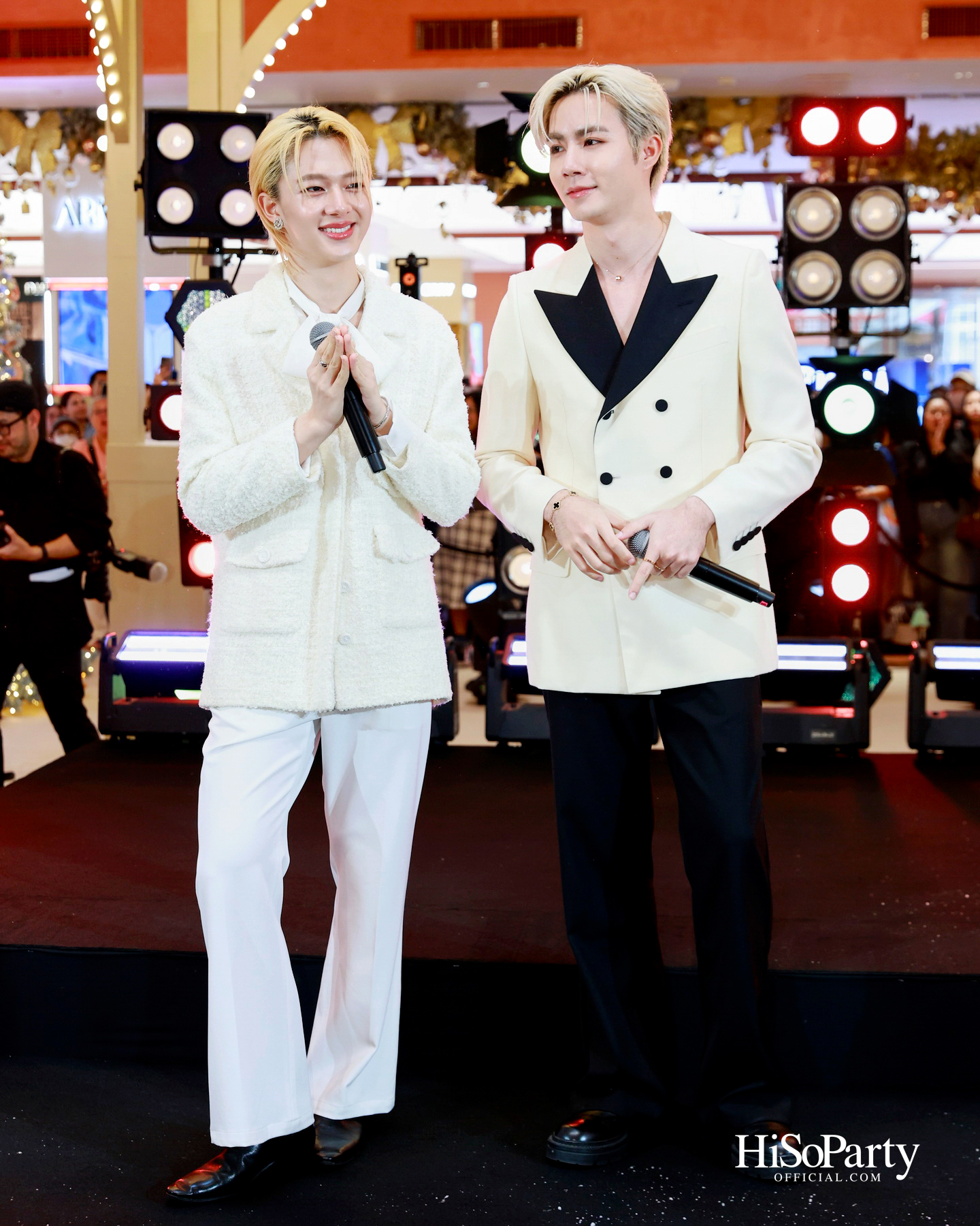 ห้างเซ็นทรัลจัดงาน ‘CHRISTMAS LIGHT UP WONDER’ เปิดไฟต้นคริสต์มาสสูงสามชั้น พร้อม ซีซี-นุนิว-แอลลี่ ร่วมงานที่เซ็นทรัลชิดลม