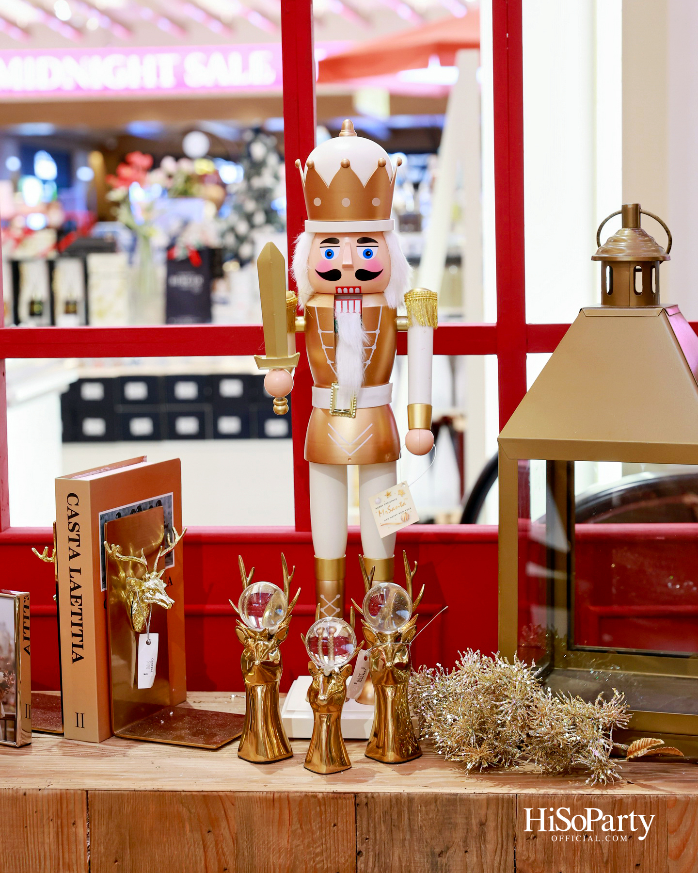 ห้างเซ็นทรัลจัดงาน ‘CHRISTMAS LIGHT UP WONDER’ เปิดไฟต้นคริสต์มาสสูงสามชั้น พร้อม ซีซี-นุนิว-แอลลี่ ร่วมงานที่เซ็นทรัลชิดลม