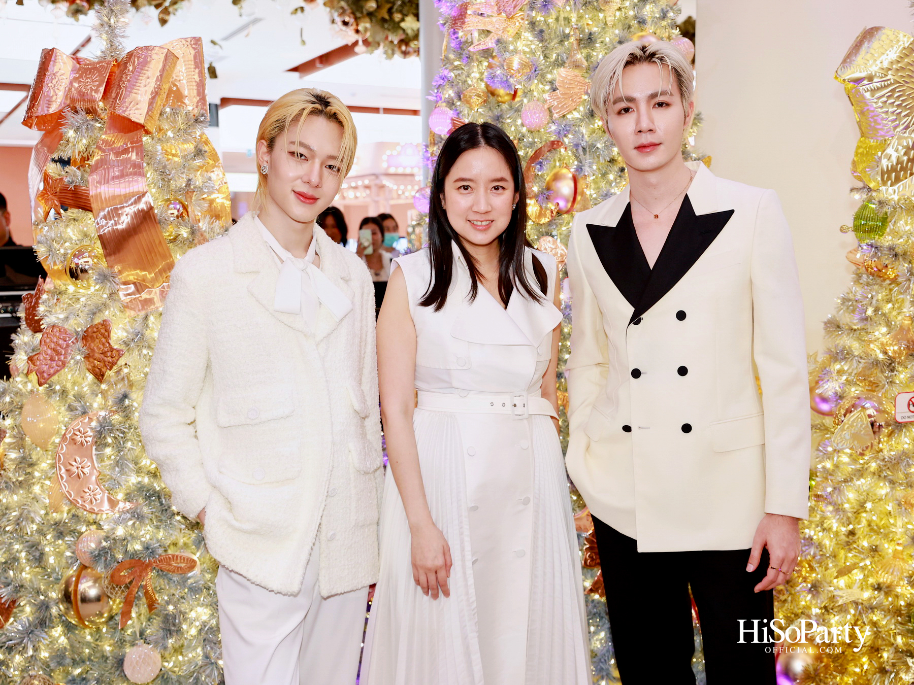 ห้างเซ็นทรัลจัดงาน ‘CHRISTMAS LIGHT UP WONDER’ เปิดไฟต้นคริสต์มาสสูงสามชั้น พร้อม ซีซี-นุนิว-แอลลี่ ร่วมงานที่เซ็นทรัลชิดลม