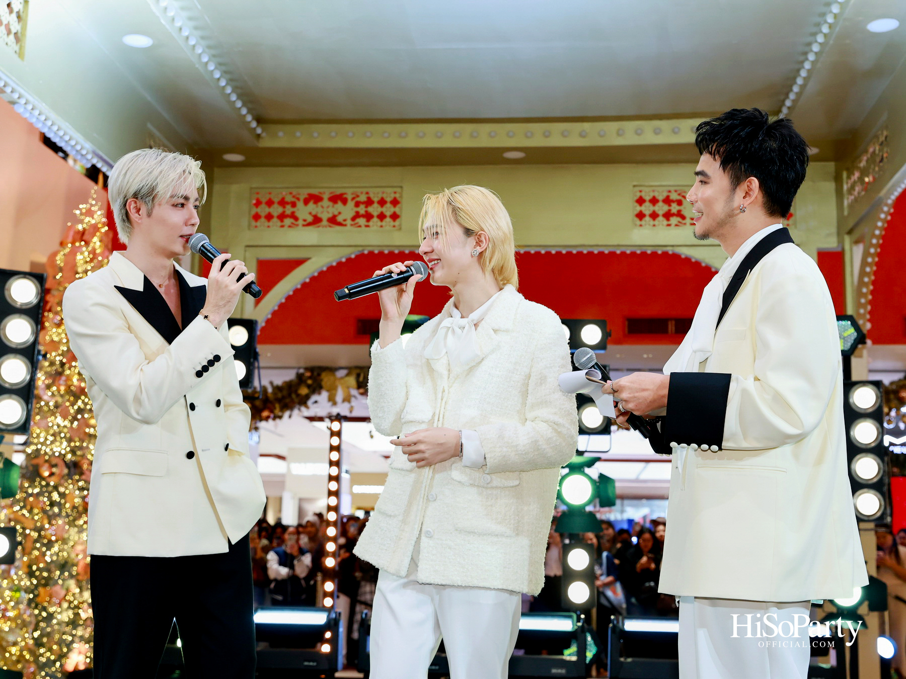 ห้างเซ็นทรัลจัดงาน ‘CHRISTMAS LIGHT UP WONDER’ เปิดไฟต้นคริสต์มาสสูงสามชั้น พร้อม ซีซี-นุนิว-แอลลี่ ร่วมงานที่เซ็นทรัลชิดลม