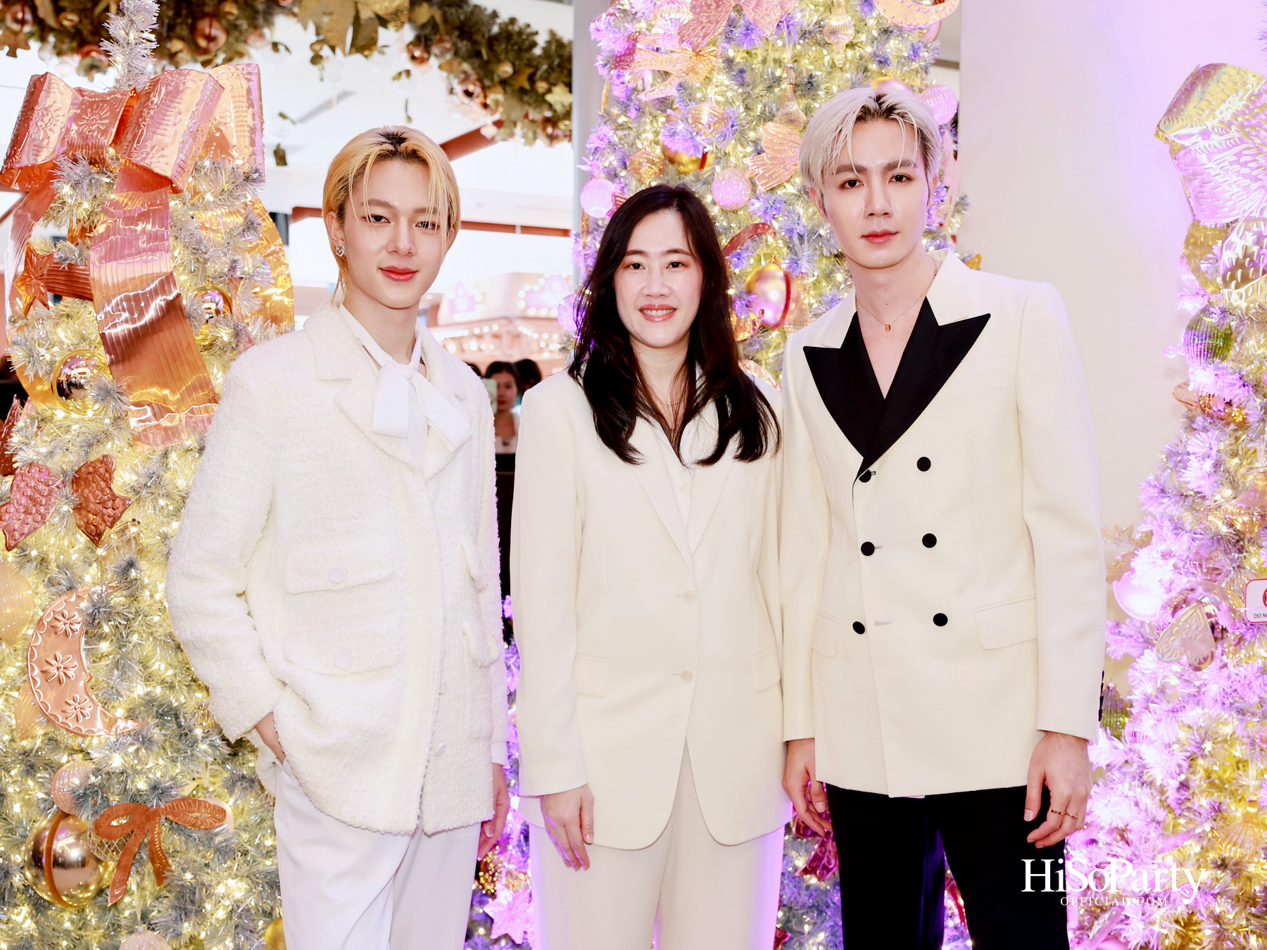 ห้างเซ็นทรัลจัดงาน ‘CHRISTMAS LIGHT UP WONDER’ เปิดไฟต้นคริสต์มาสสูงสามชั้น พร้อม ซีซี-นุนิว-แอลลี่ ร่วมงานที่เซ็นทรัลชิดลม