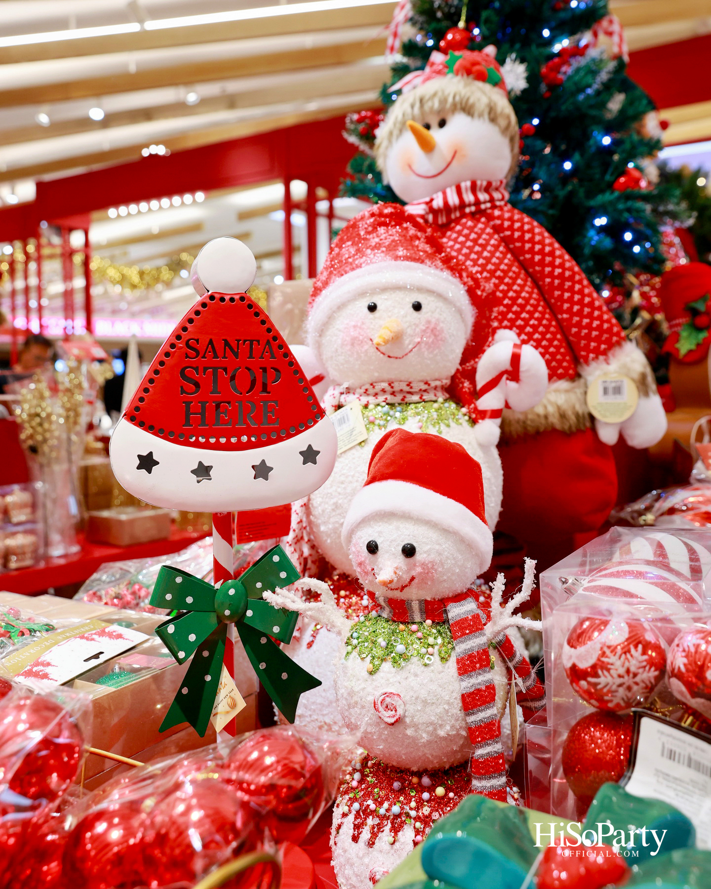 ห้างเซ็นทรัลจัดงาน ‘CHRISTMAS LIGHT UP WONDER’ เปิดไฟต้นคริสต์มาสสูงสามชั้น พร้อม ซีซี-นุนิว-แอลลี่ ร่วมงานที่เซ็นทรัลชิดลม